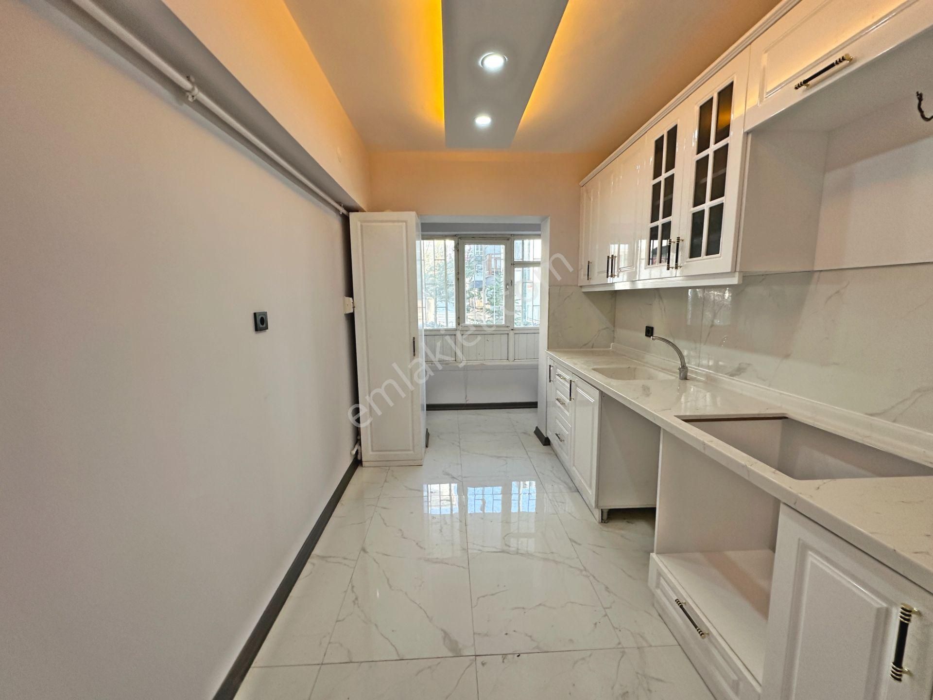 Demirlibahçe Mahallesinde Ön Cephede Bağımsız Salon 3+1 Satılık Daire - Görsel 8