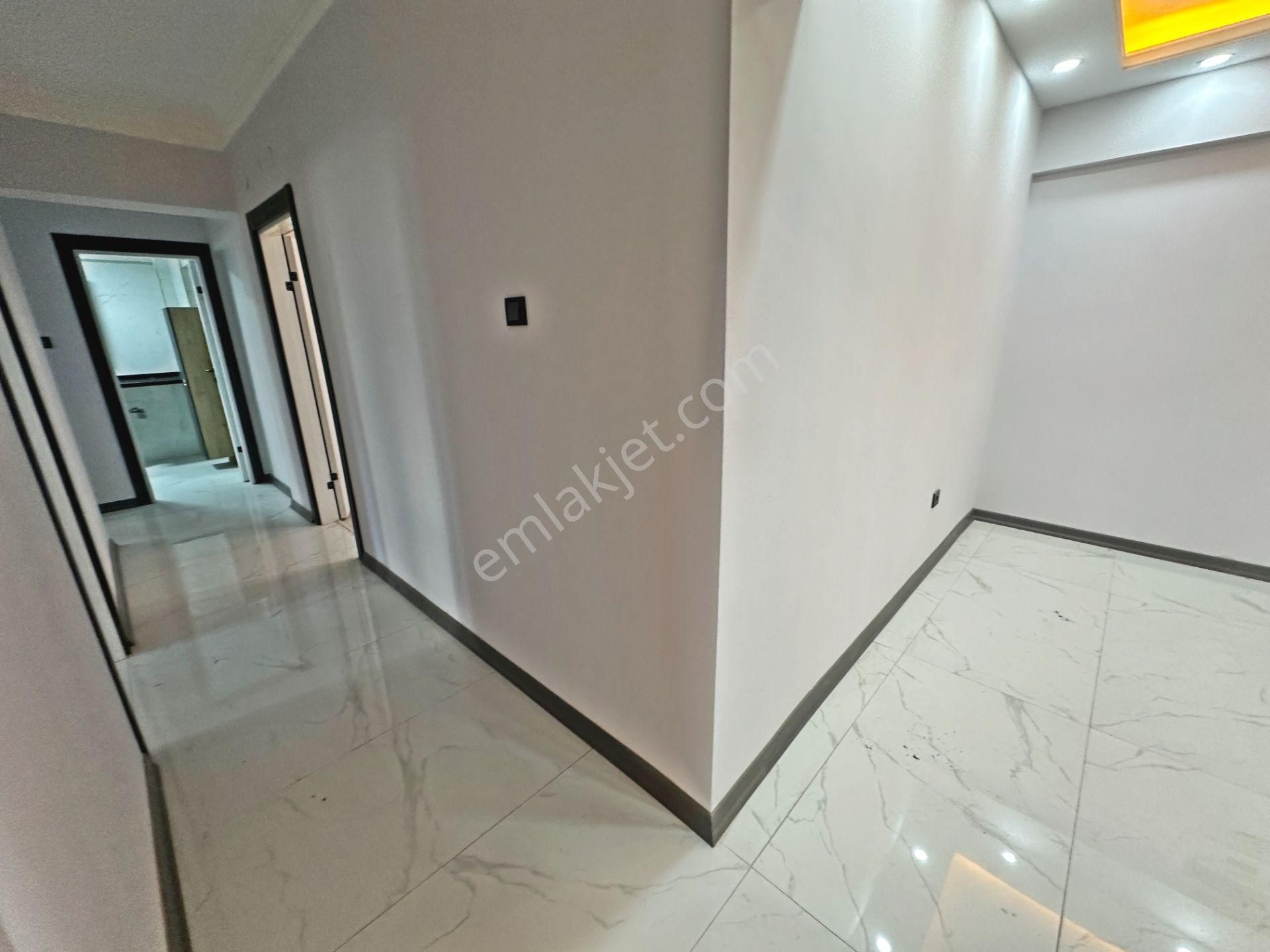 Demirlibahçe Mahallesinde Ön Cephede Bağımsız Salon 3+1 Satılık Daire - Görsel 13