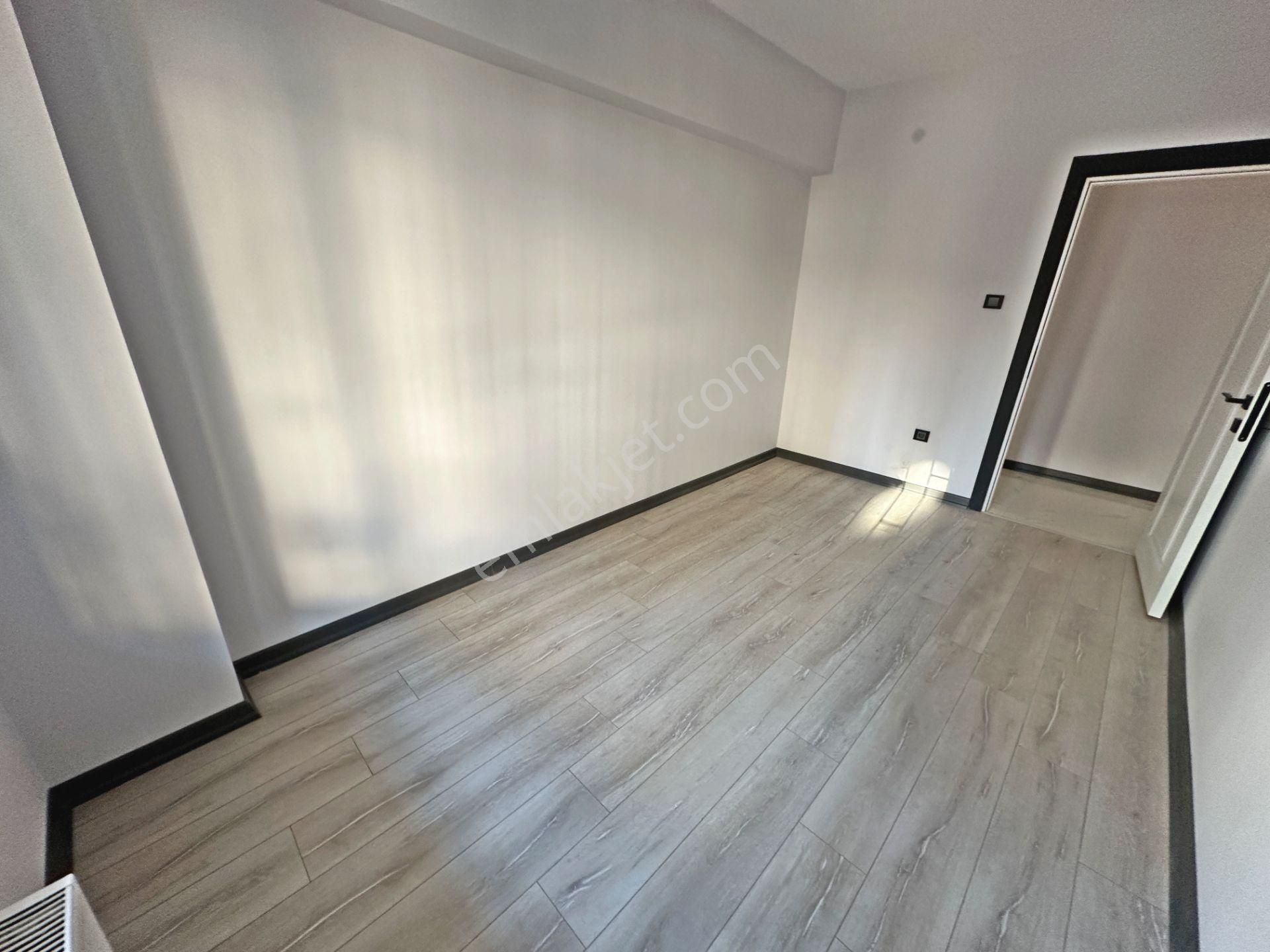 Demirlibahçe Mahallesinde Ön Cephede Bağımsız Salon 3+1 Satılık Daire - Görsel 15