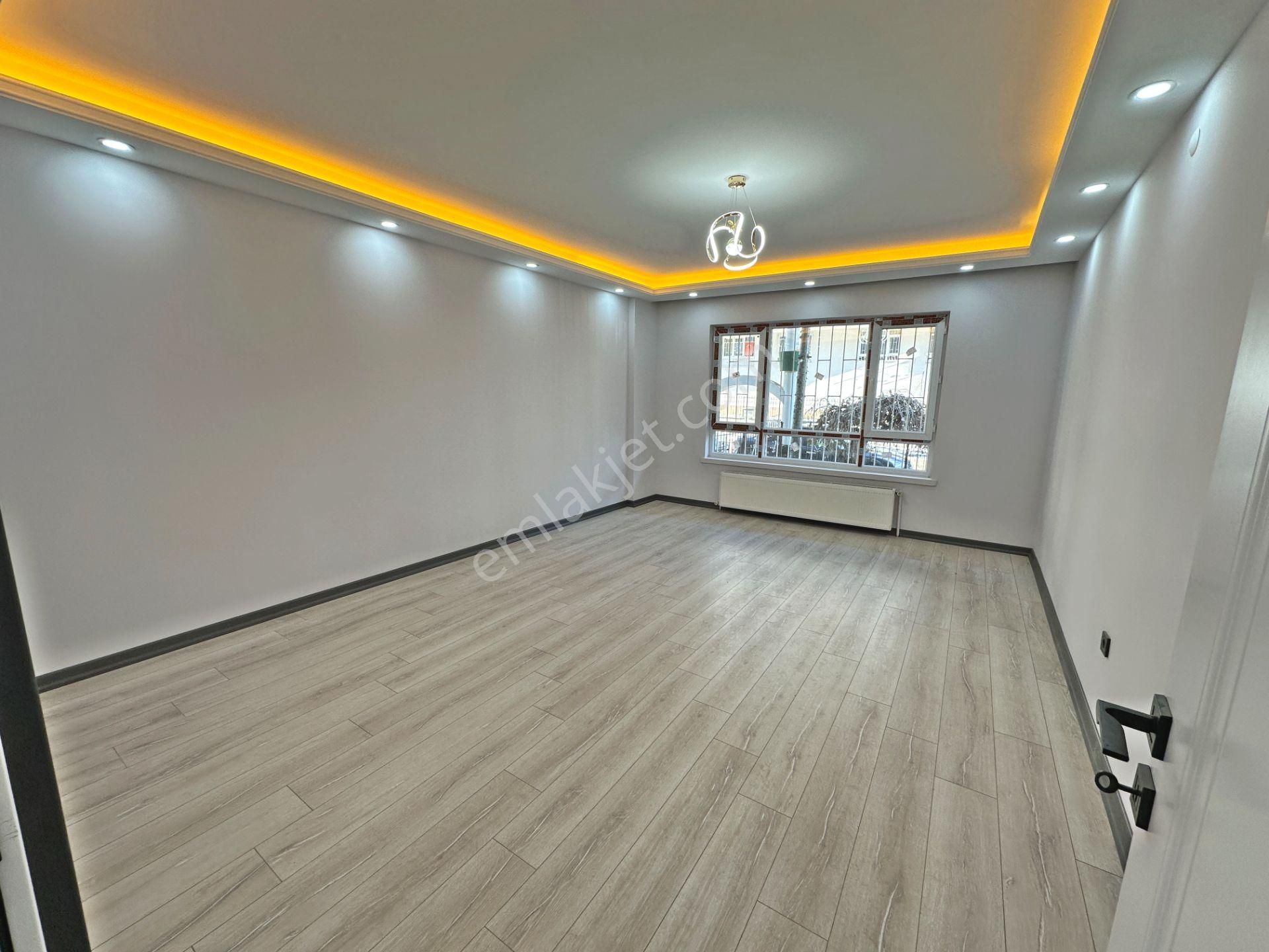 Demirlibahçe Mahallesinde Ön Cephede Bağımsız Salon 3+1 Satılık Daire