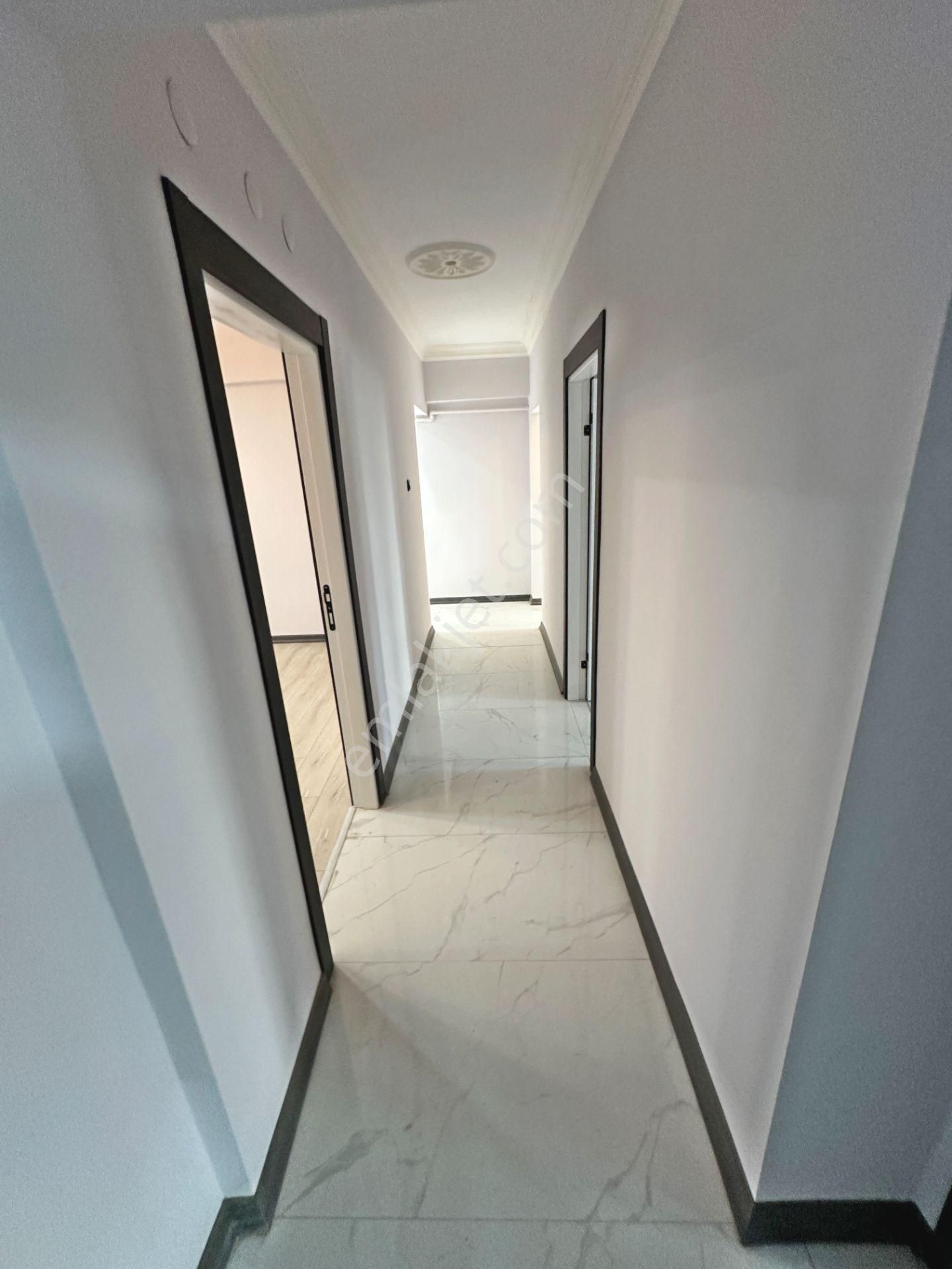 Demirlibahçe Mahallesinde Ön Cephede Bağımsız Salon 3+1 Satılık Daire - Görsel 23