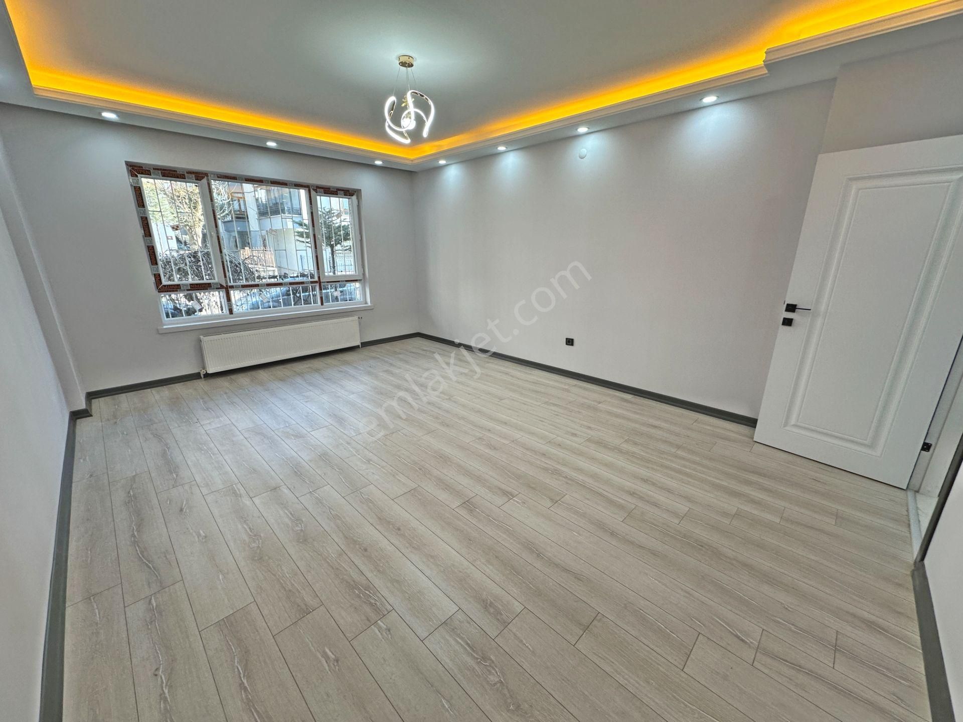 Demirlibahçe Mahallesinde Ön Cephede Bağımsız Salon 3+1 Satılık Daire - Görsel 2