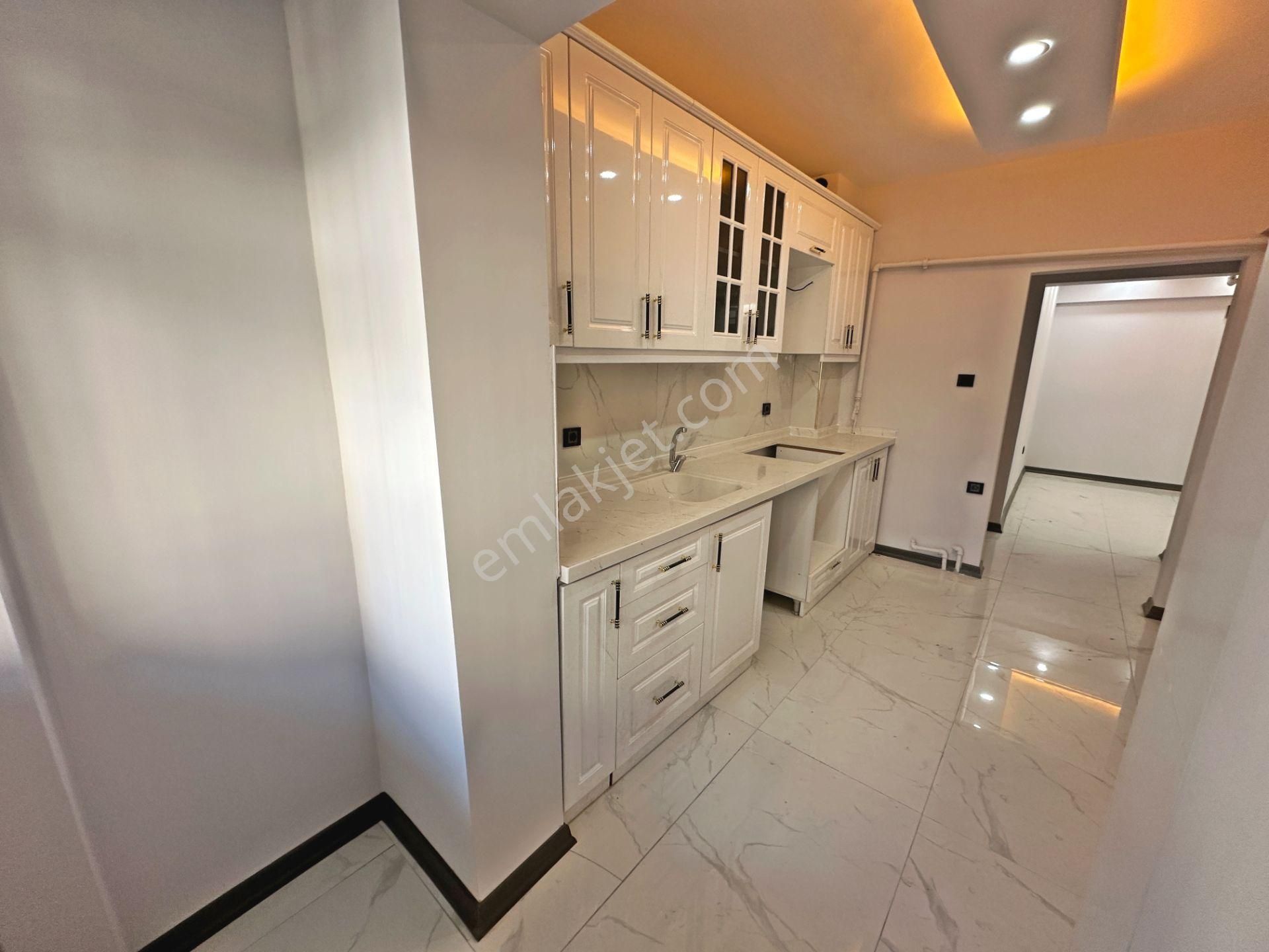 Demirlibahçe Mahallesinde Ön Cephede Bağımsız Salon 3+1 Satılık Daire - Görsel 11