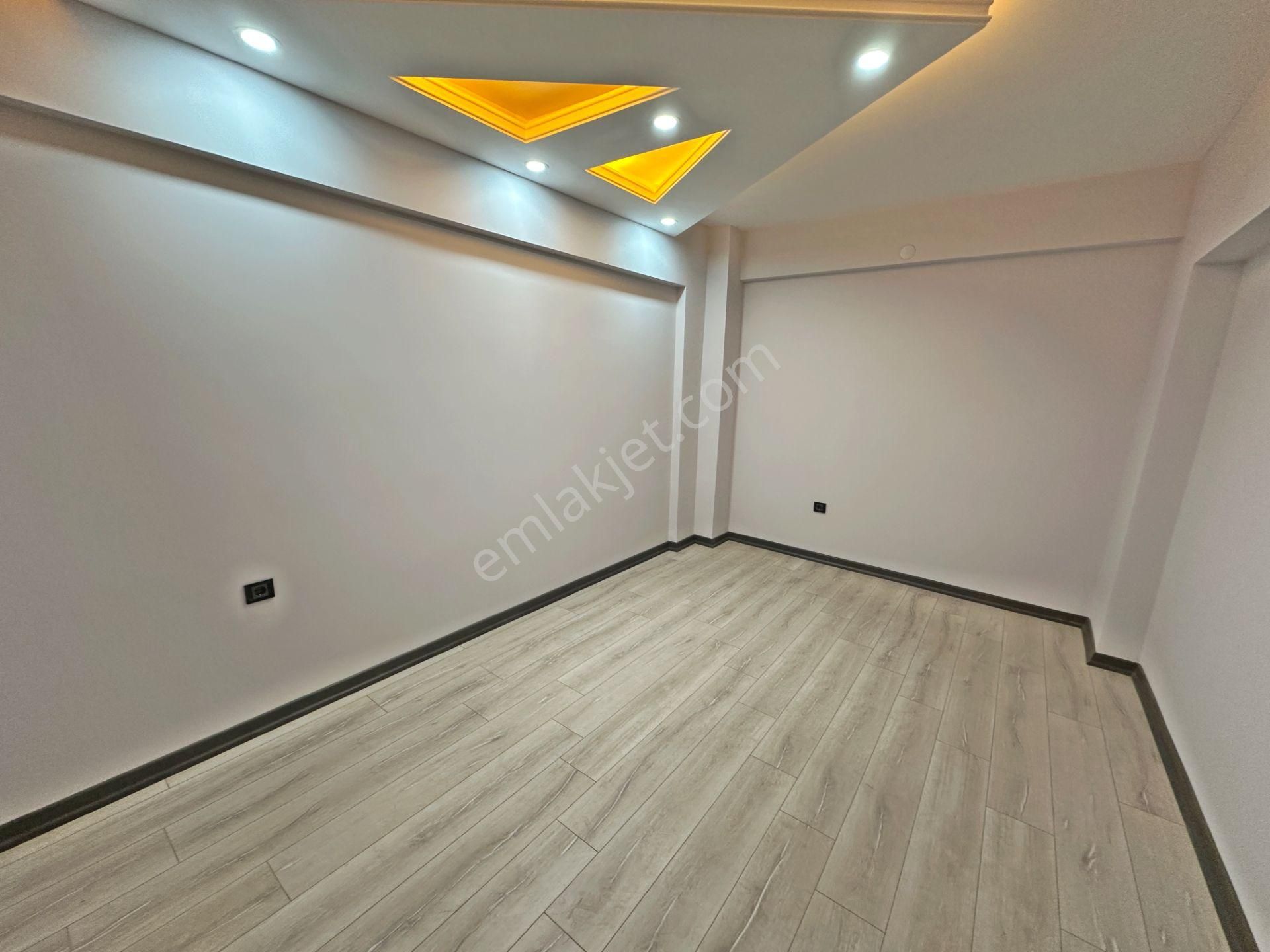 Demirlibahçe Mahallesinde Ön Cephede Bağımsız Salon 3+1 Satılık Daire - Görsel 16