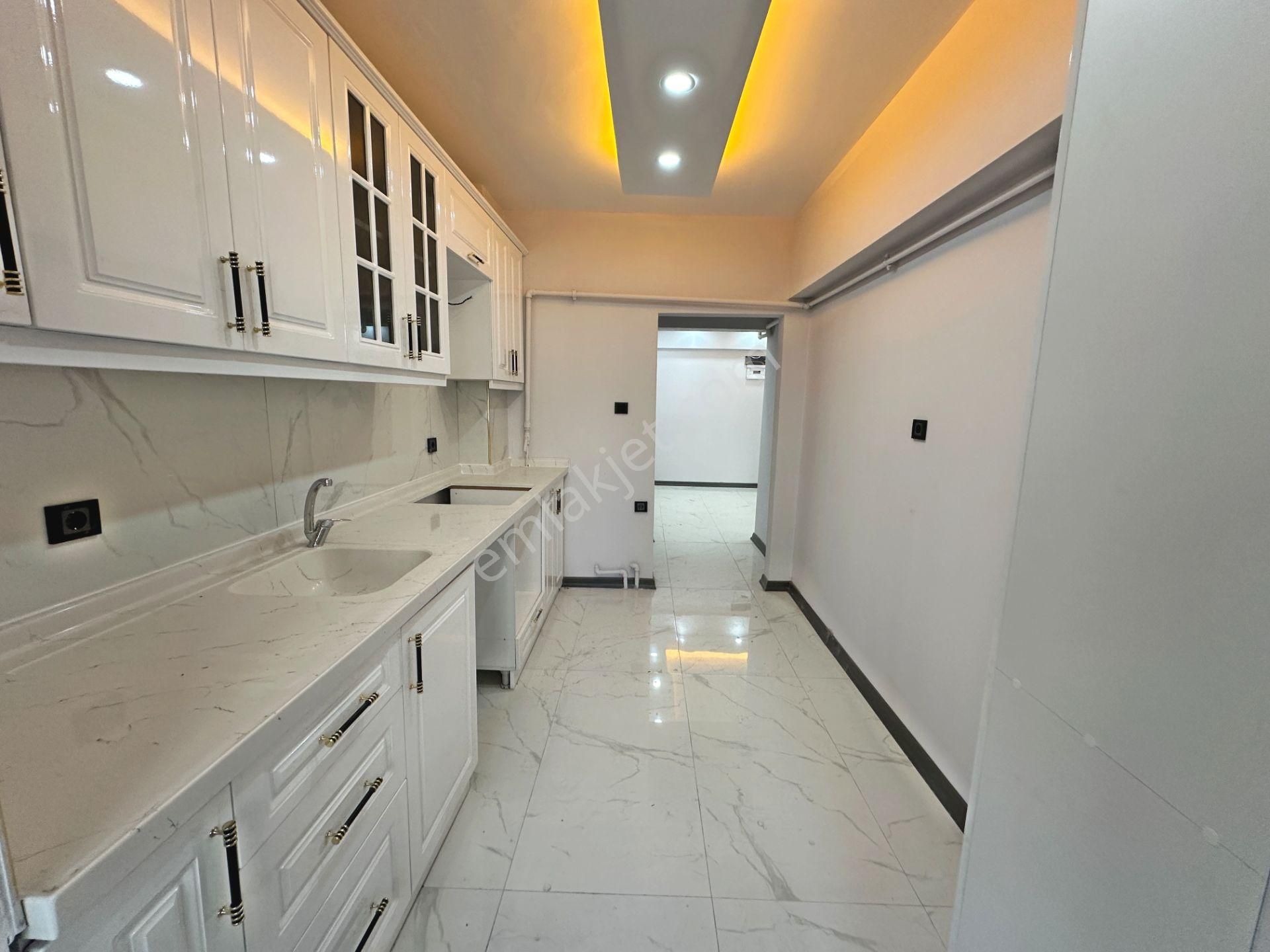 Demirlibahçe Mahallesinde Ön Cephede Bağımsız Salon 3+1 Satılık Daire - Görsel 12