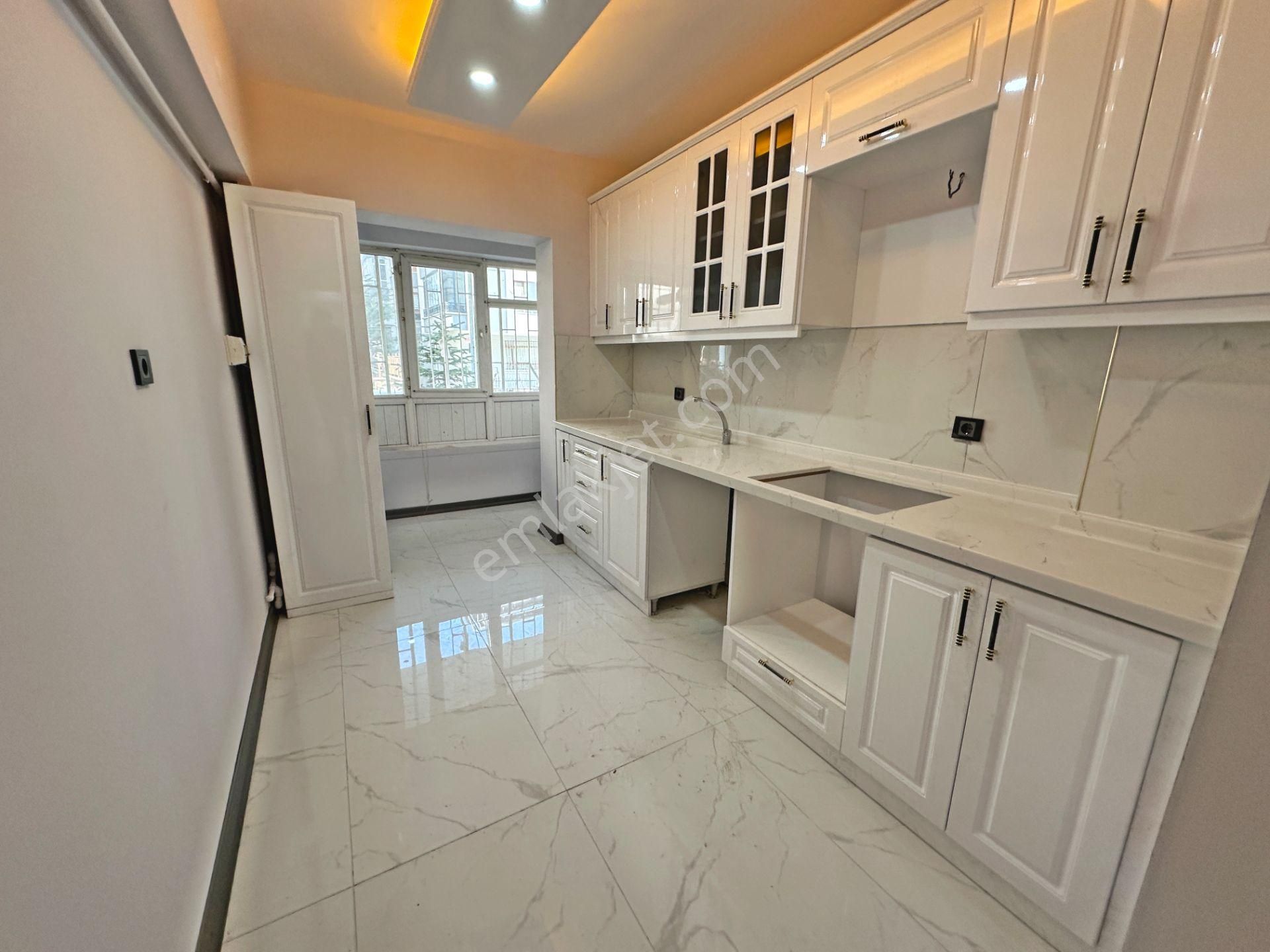 Demirlibahçe Mahallesinde Ön Cephede Bağımsız Salon 3+1 Satılık Daire - Görsel 7