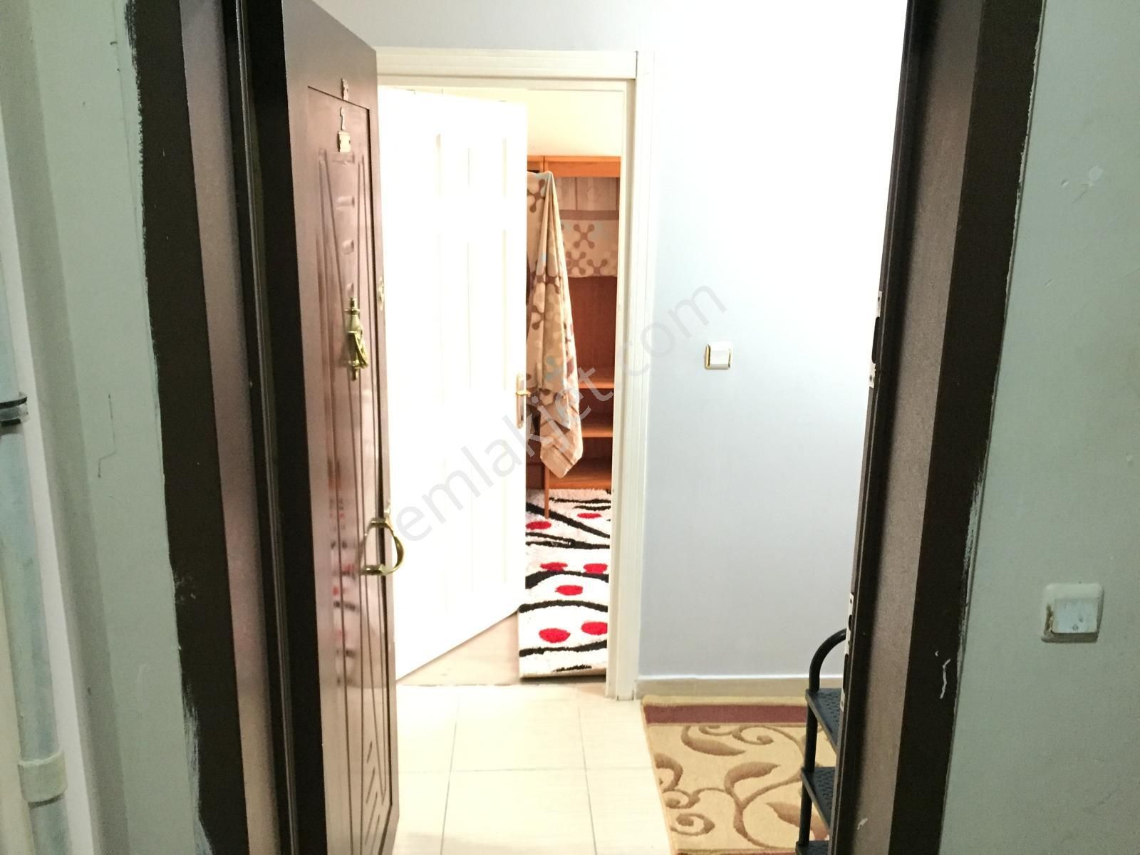 Ful Eşyalı Merkezi Konumda Ayrı Mutfaklı Kombili 1+1 Geniş Temiz Daire