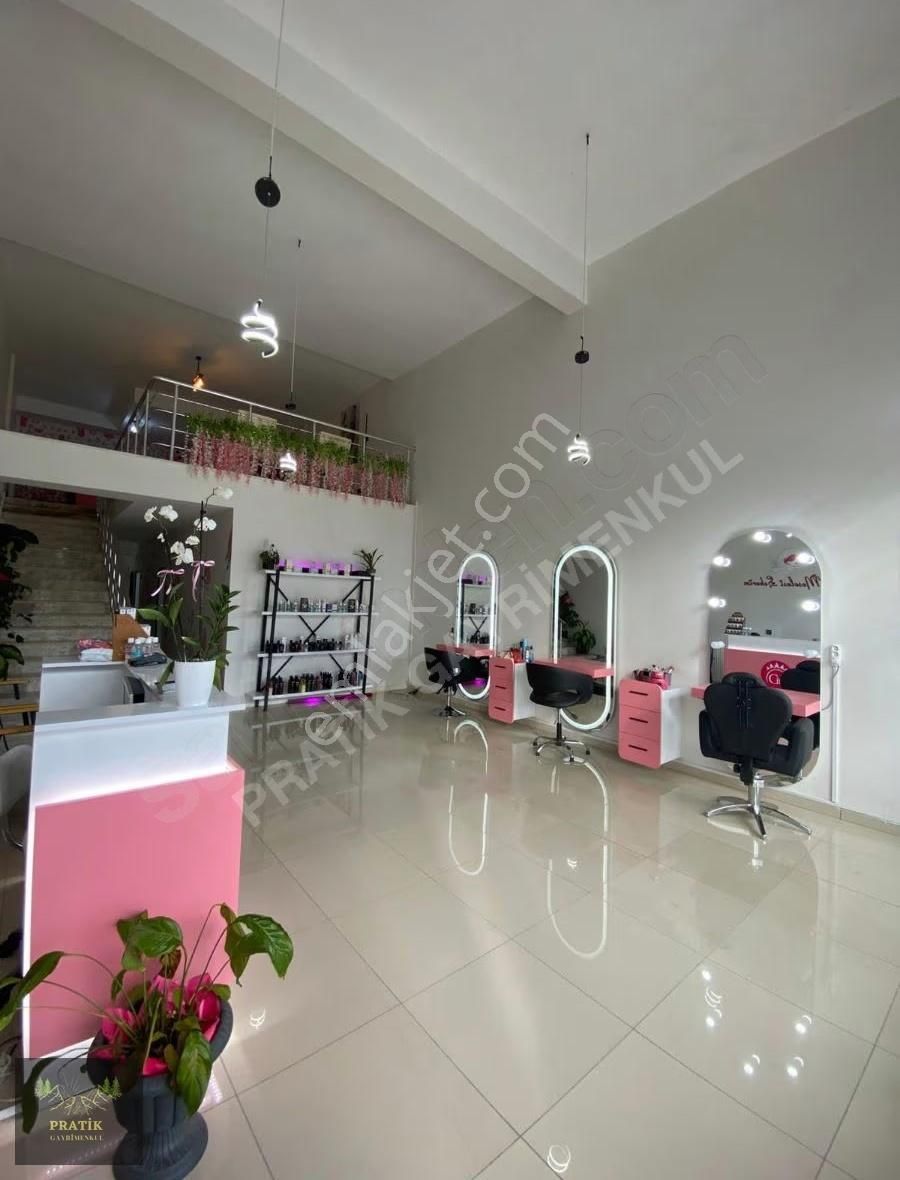 Pratik Den// İldem De Devren Kuaför Salonu