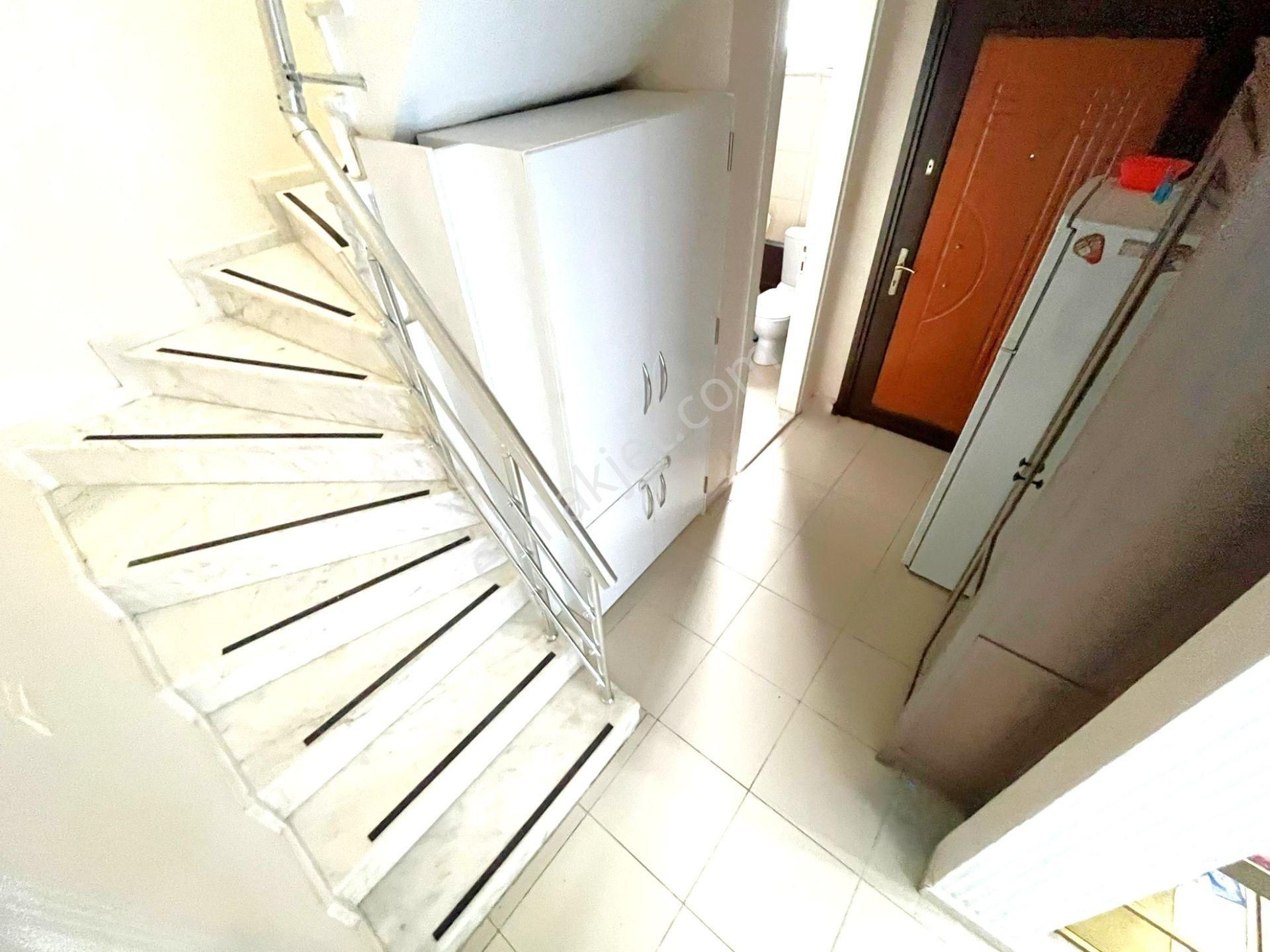Tek Yetkili Aygül'den Güre'de Geniş Bahçe Peyzajlı Denize Sıfır Site İçinde Havuzlu 3+1satılık Villa - Görsel 12