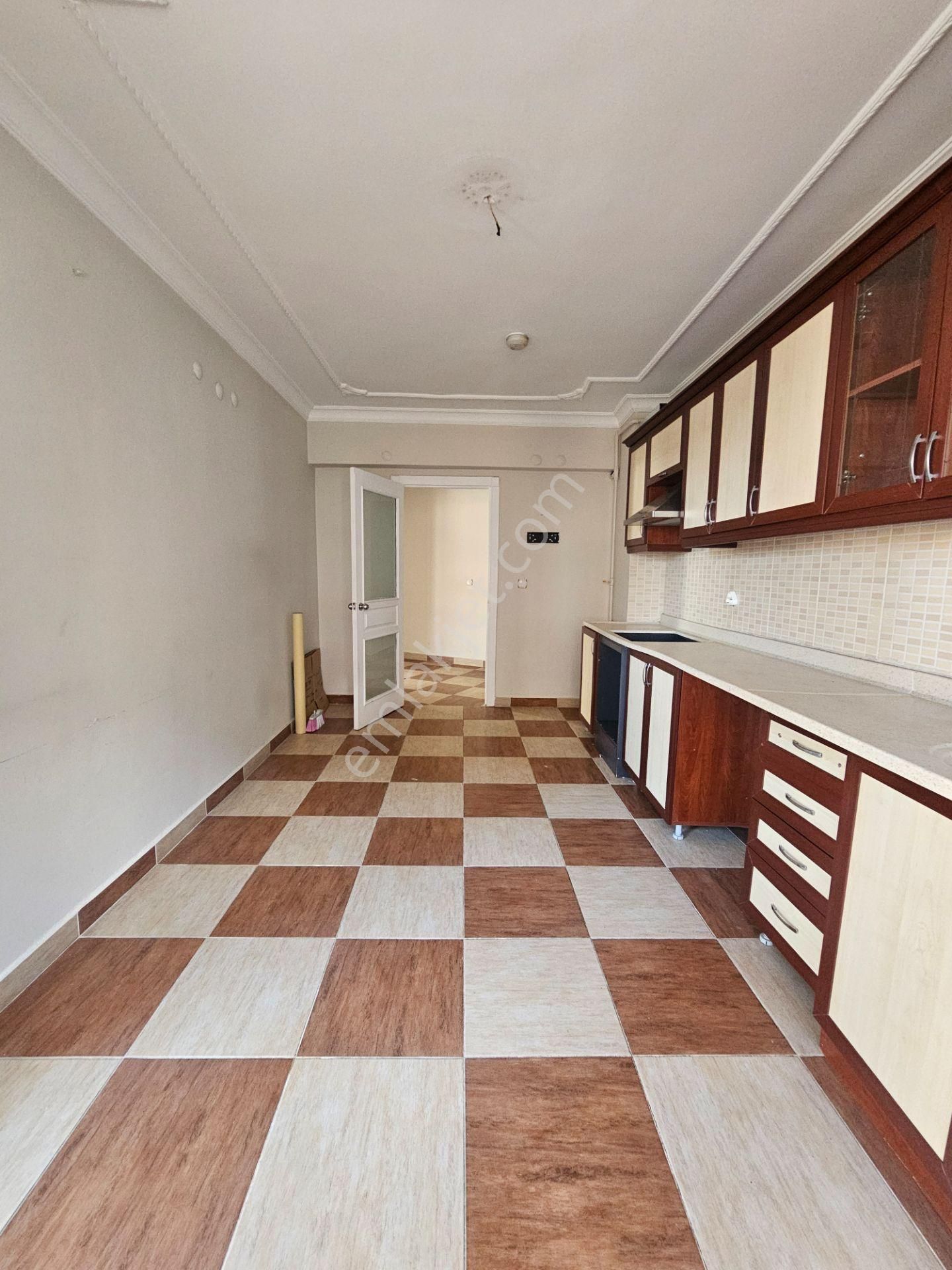 Çankaya Karapınar Mahallesi 'nde Kiralık Arakat Konumunda 3+1 Daire - Görsel 6