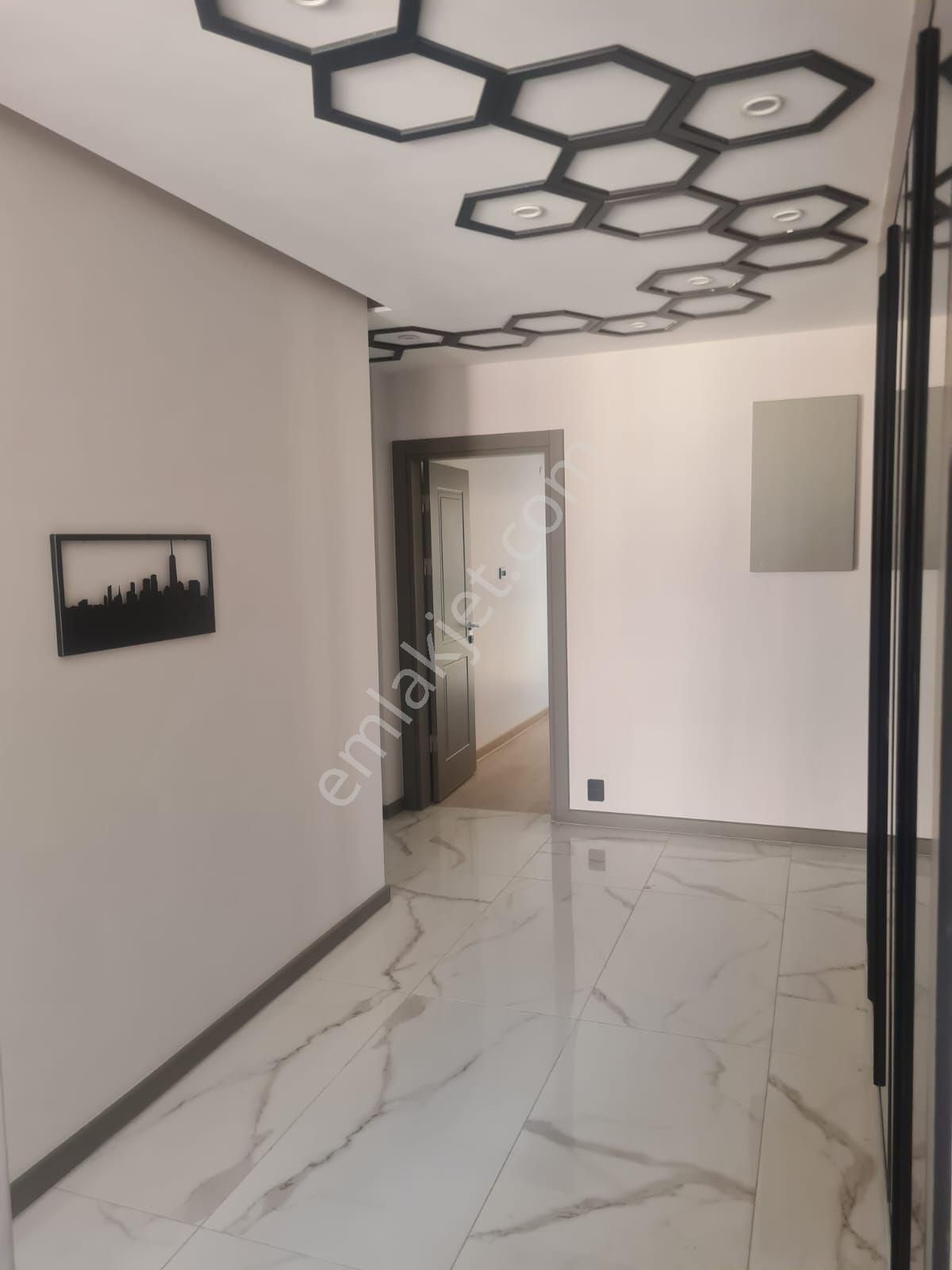 Kuşadası Ege Mahalllesinde Yerden Isıtmalı Satılık 3+1 135 M2 Sıfır Lüx Arakat Daire - Görsel 3