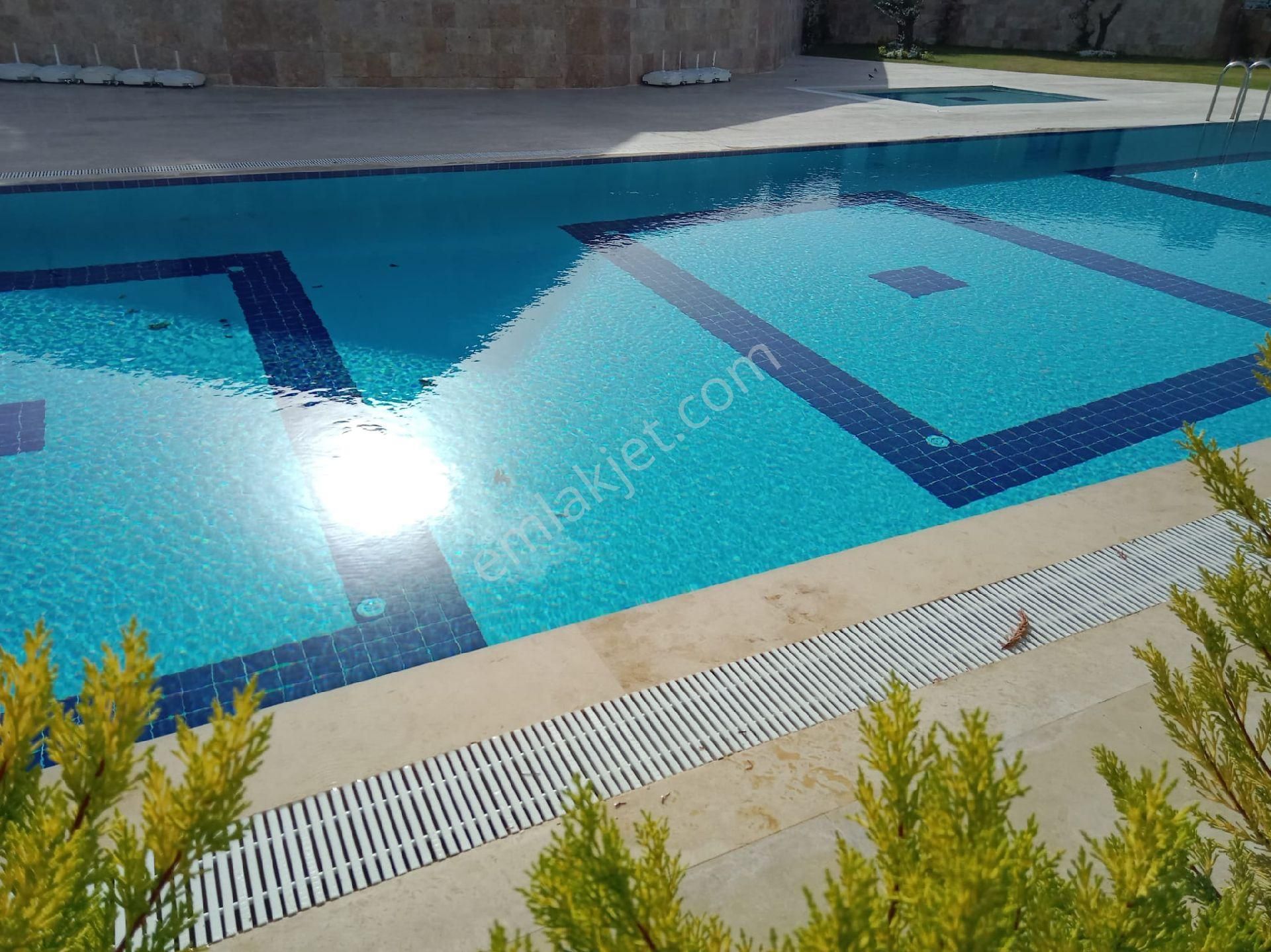 Kuşadası Ege Mahalllesinde Yerden Isıtmalı Satılık 3+1 135 M2 Sıfır Lüx Arakat Daire - Görsel 15