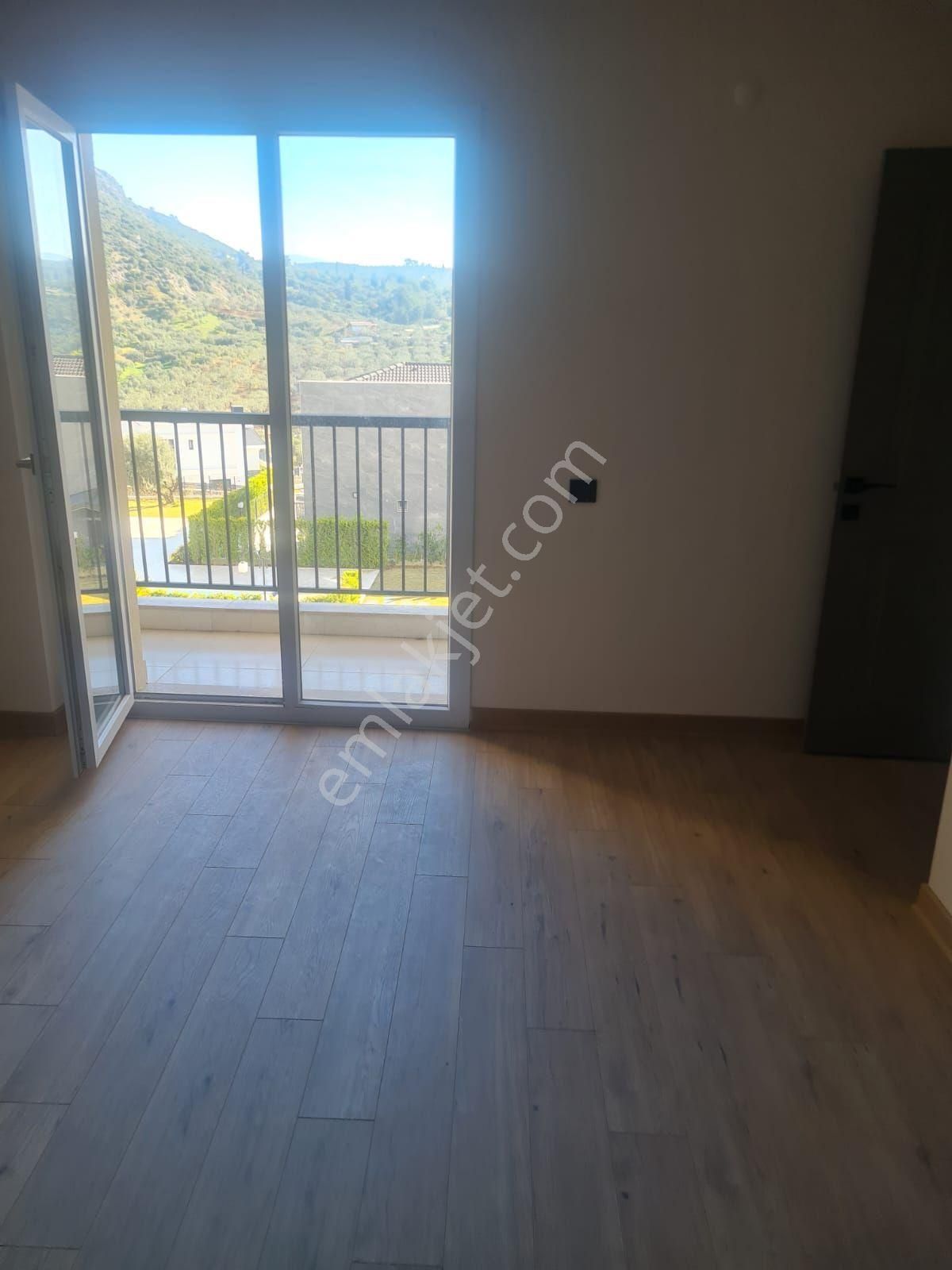 Kuşadası Ege Mahalllesinde Yerden Isıtmalı Satılık 3+1 135 M2 Sıfır Lüx Arakat Daire - Görsel 7