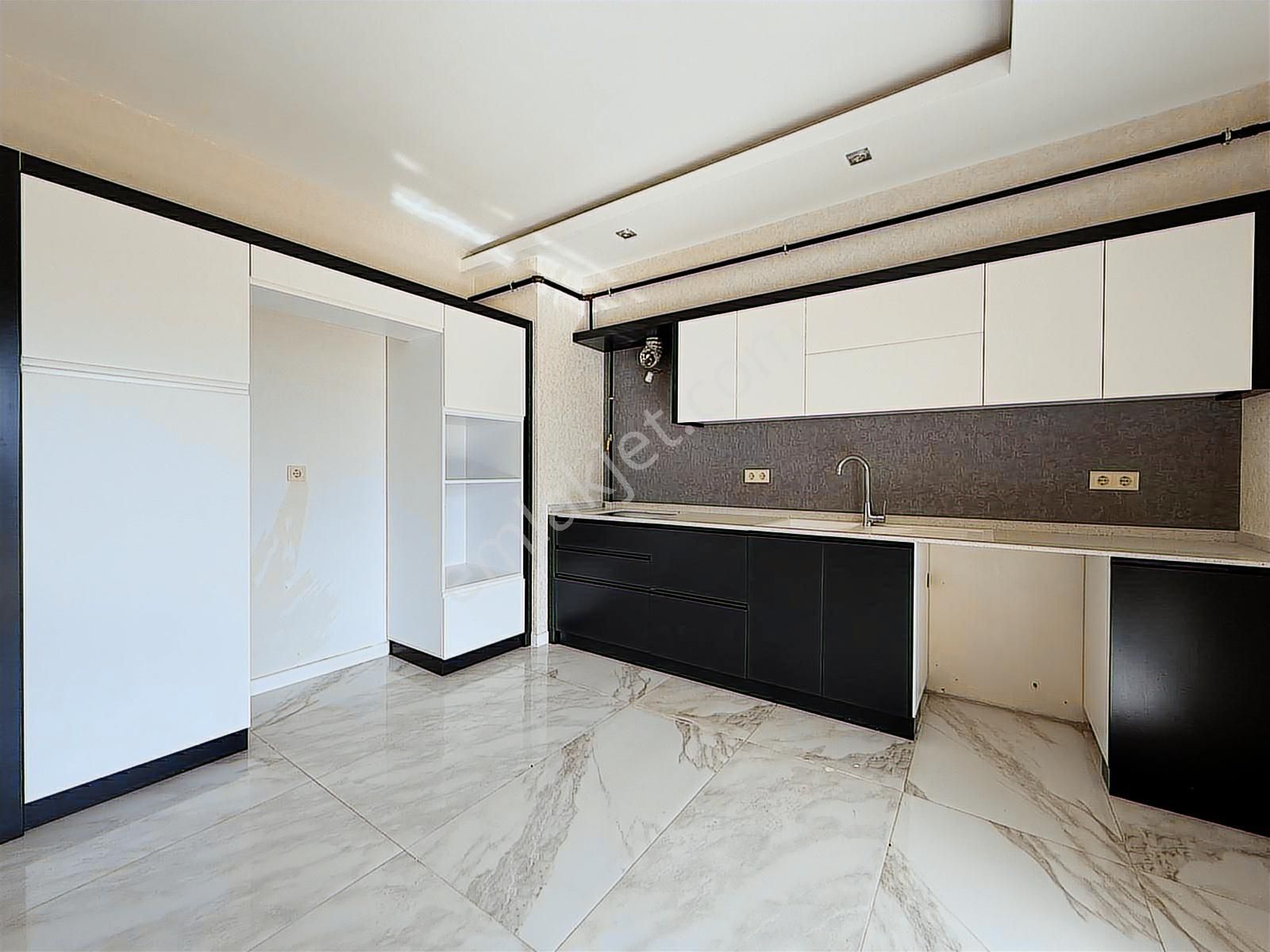 Demirlerden Göveçlik'te Dağ Manzaralı 3+1 Site Konsept Daire