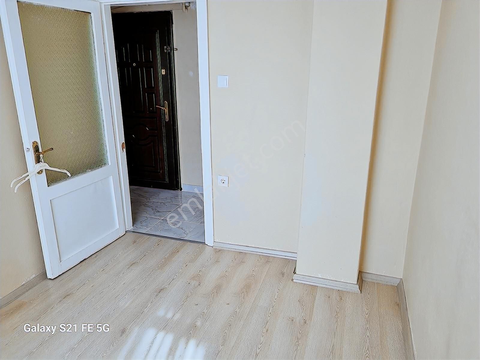 Kocamustafapaşa Merkezi Konum 1.arakat 70mk 2+1 - 25.000tl - Görsel 19