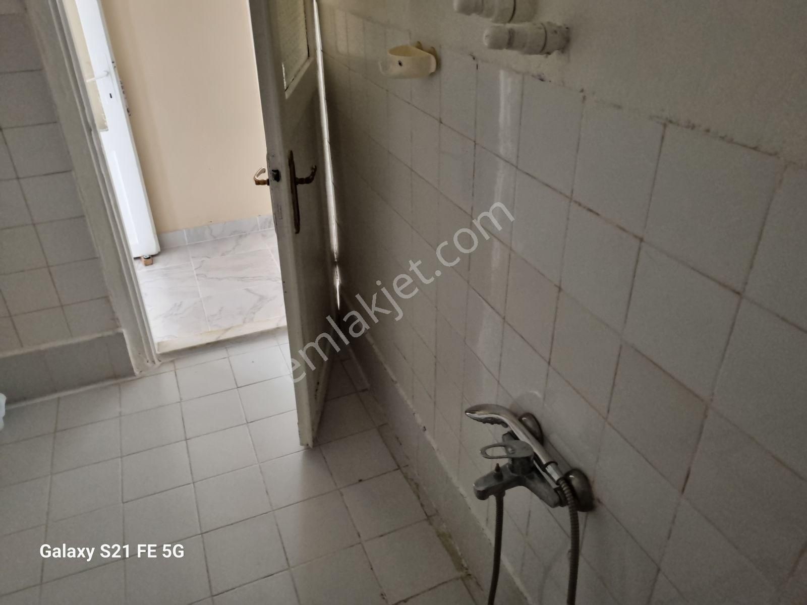 Kocamustafapaşa Merkezi Konum 1.arakat 70mk 2+1 - 25.000tl - Görsel 6