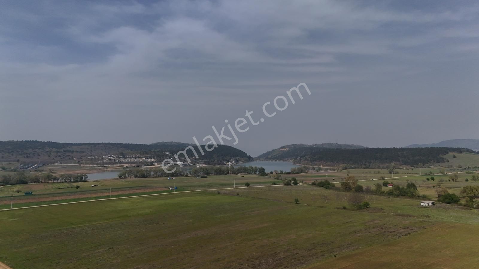Doğancı Köy De Göl Manzaralı Satılık Arazi - Görsel 10