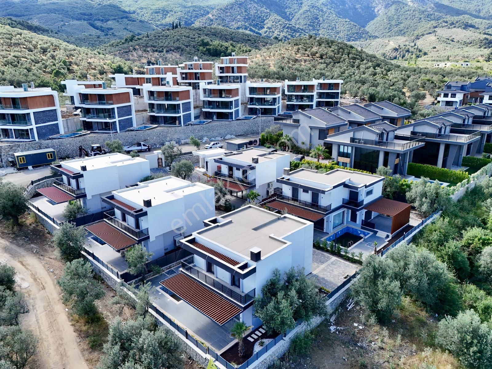 Akçay Aras Emlaktan Gürede Havuzlu Muhteşem Villalar - Görsel 4