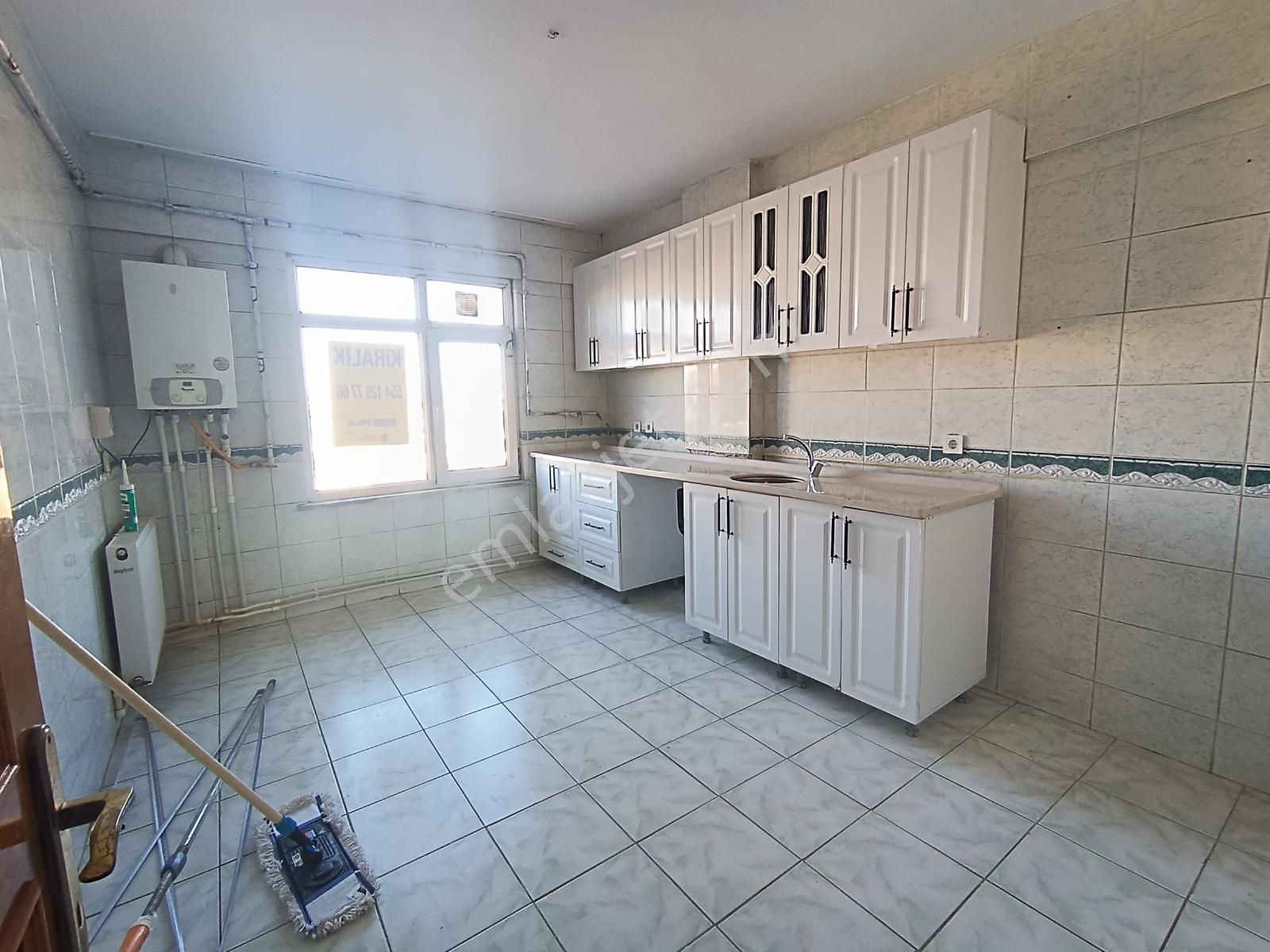 Üsk/yavuztürk Mah/2,5+1/130 M2/balkonlu/kiralık Daire