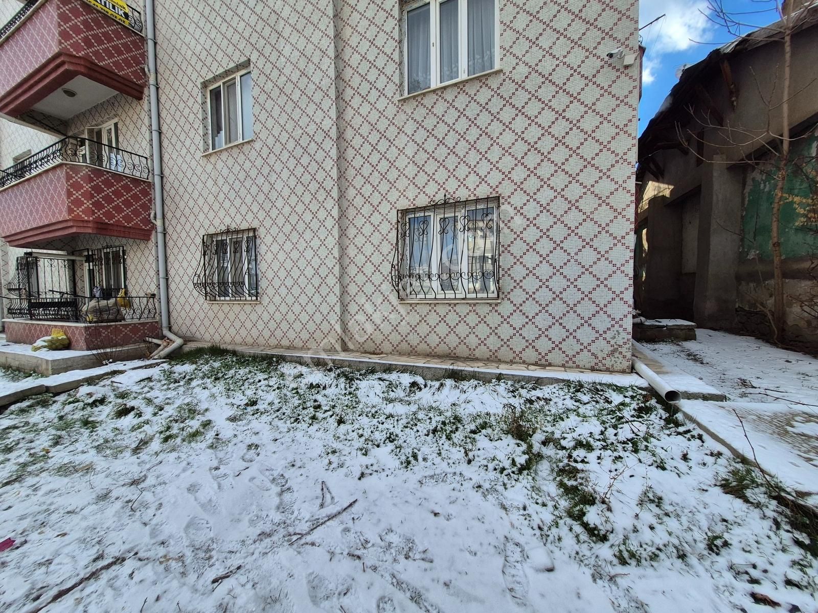 İlbey // Şuhut Merkez "pazar" Mahallesinde Satılık 3+1 Daire - Görsel 11