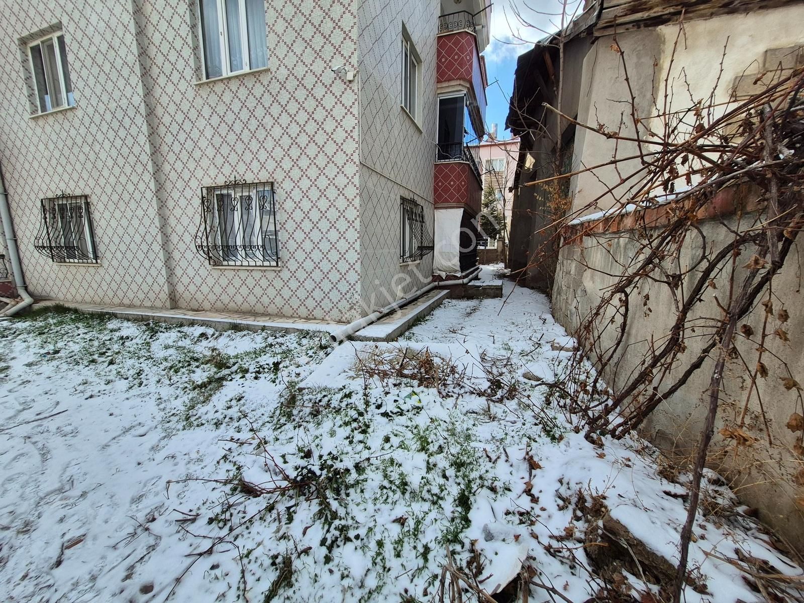 İlbey // Şuhut Merkez "pazar" Mahallesinde Satılık 3+1 Daire - Görsel 8