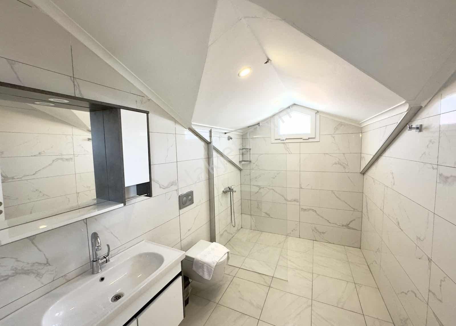 Yeni Mahallede Uzun Dönem Kiralık Villa - Görsel 26