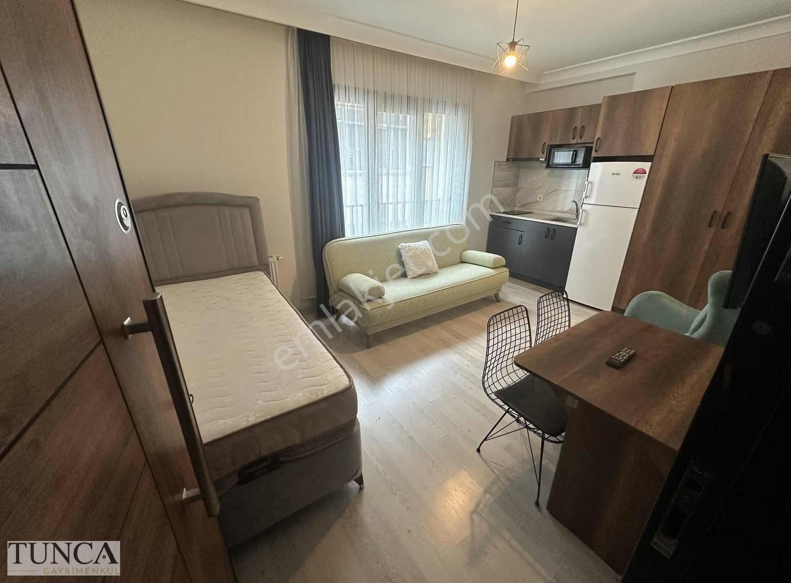 Küçükbakkalköy Çarşı'da Eşyalı Faturalar Dahil Stüdyo Daire