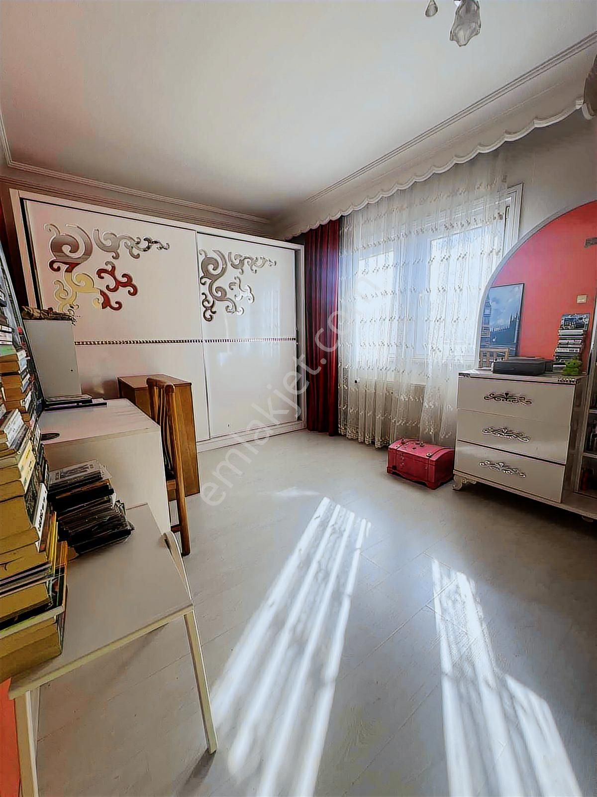 Çengelköy Ata-2 Sitesinde Önü Açık Keyifli 2+1 Daire - Görsel 6