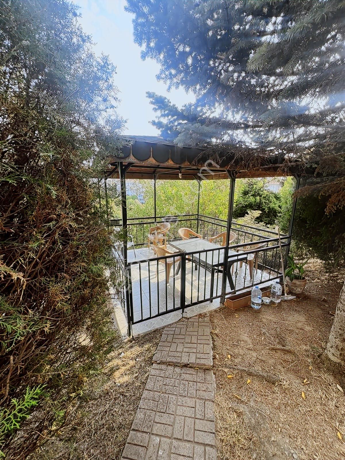 Çengelköy Ata-2 Sitesinde Önü Açık Keyifli 2+1 Daire - Görsel 11