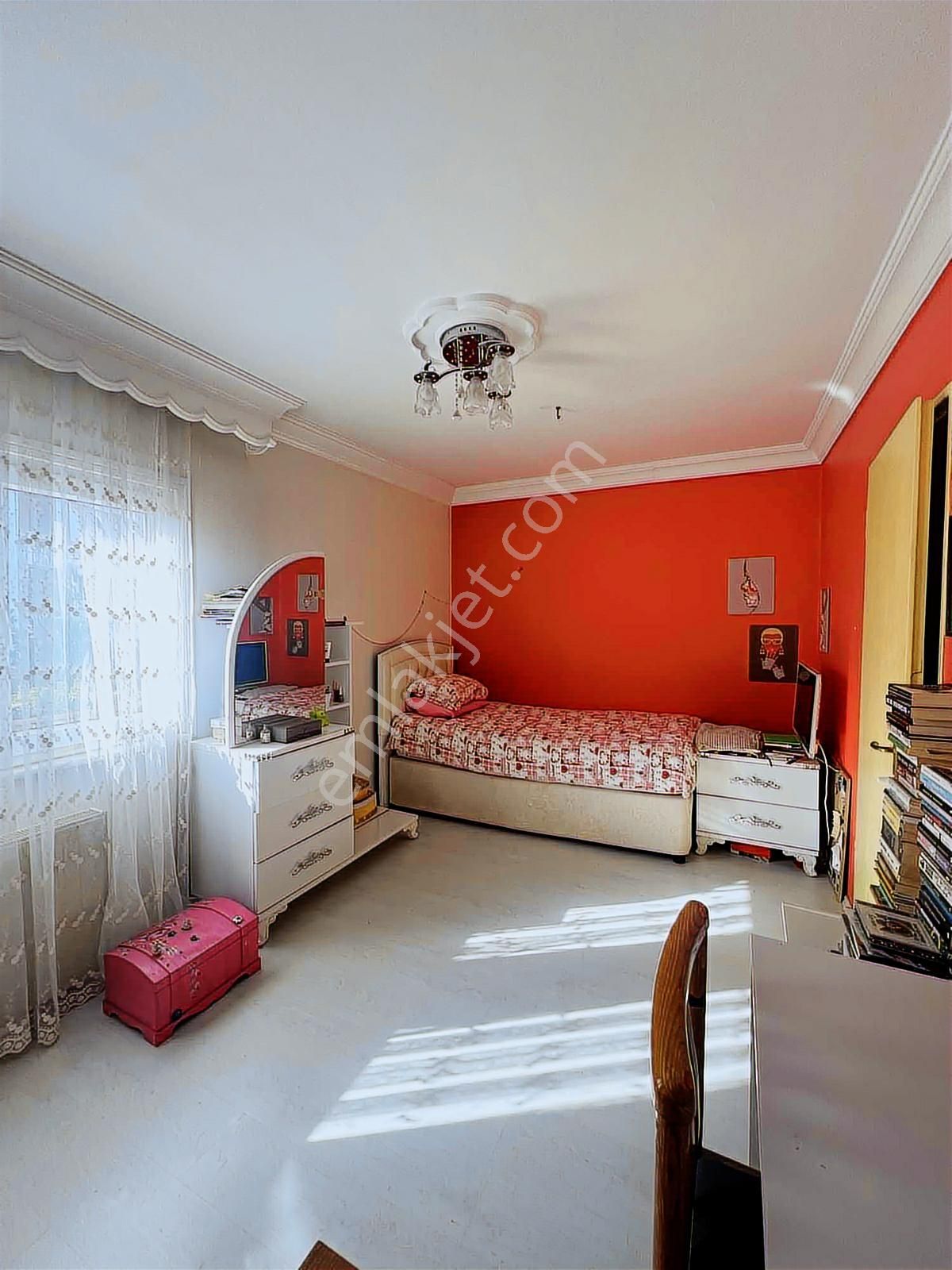 Çengelköy Ata-2 Sitesinde Önü Açık Keyifli 2+1 Daire - Görsel 9