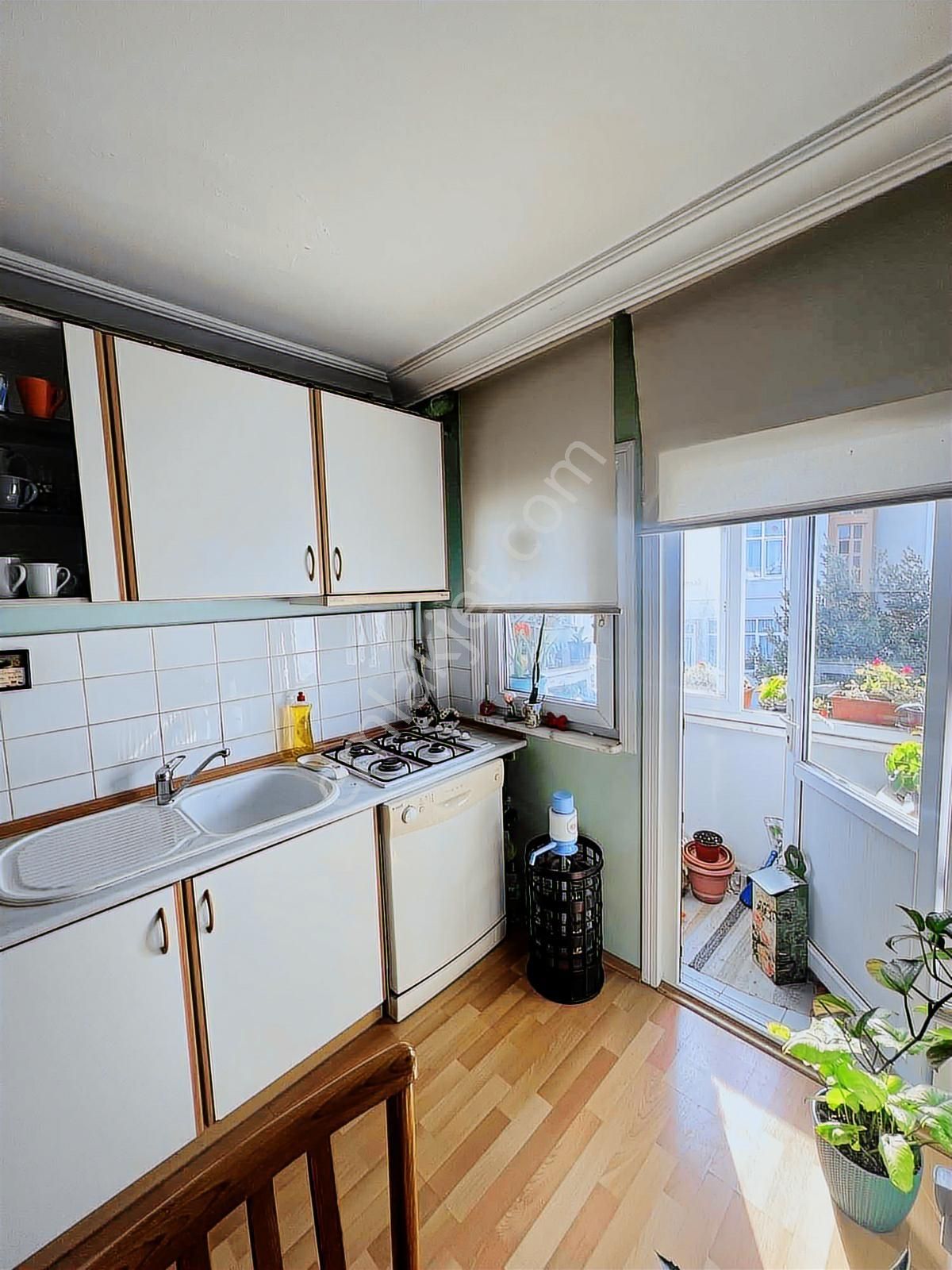 Çengelköy Ata-2 Sitesinde Önü Açık Keyifli 2+1 Daire - Görsel 2