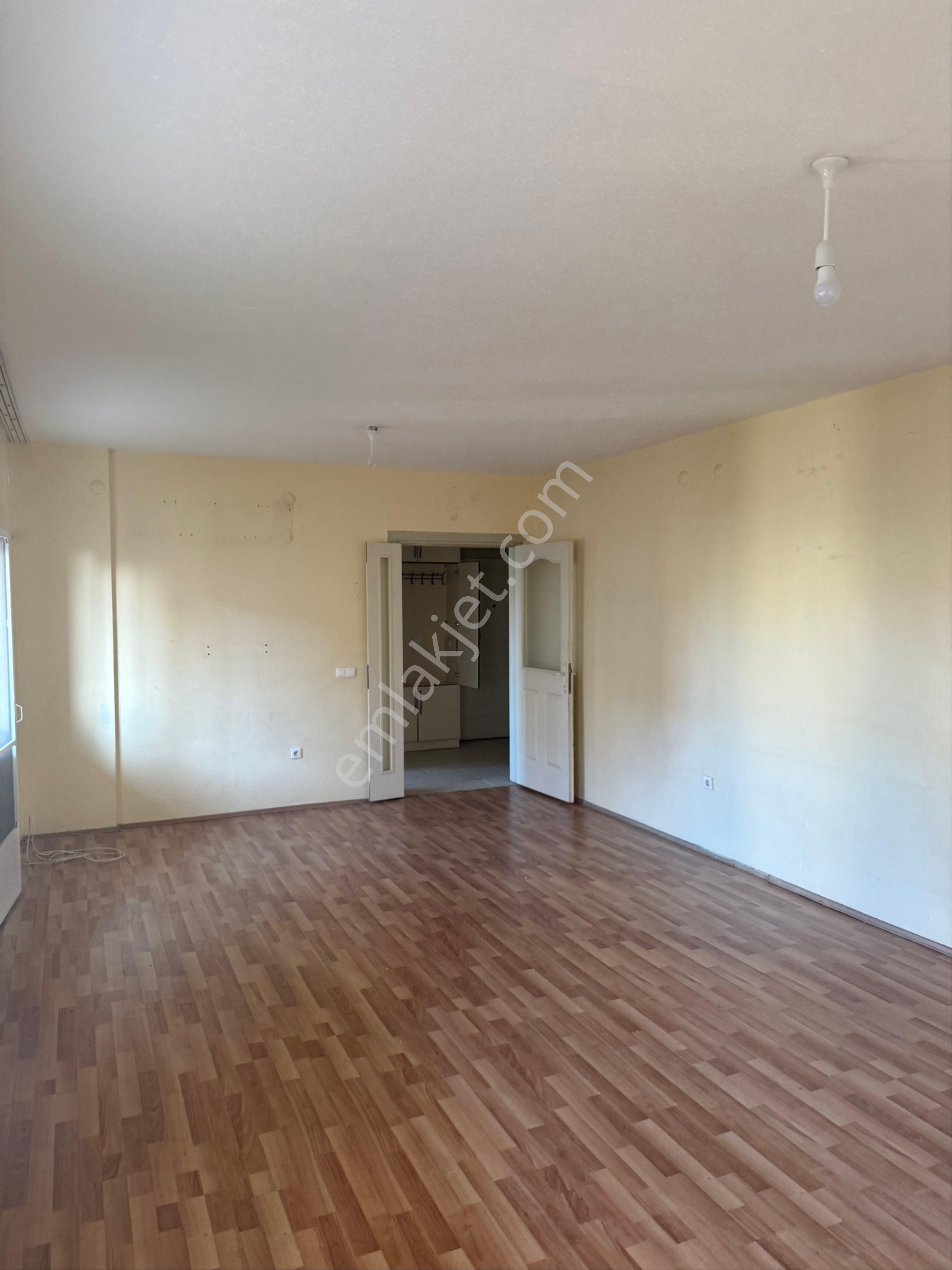 Silifke Toki Evlerinde Geniş 3+1 Kiralık Daire - Görsel 3