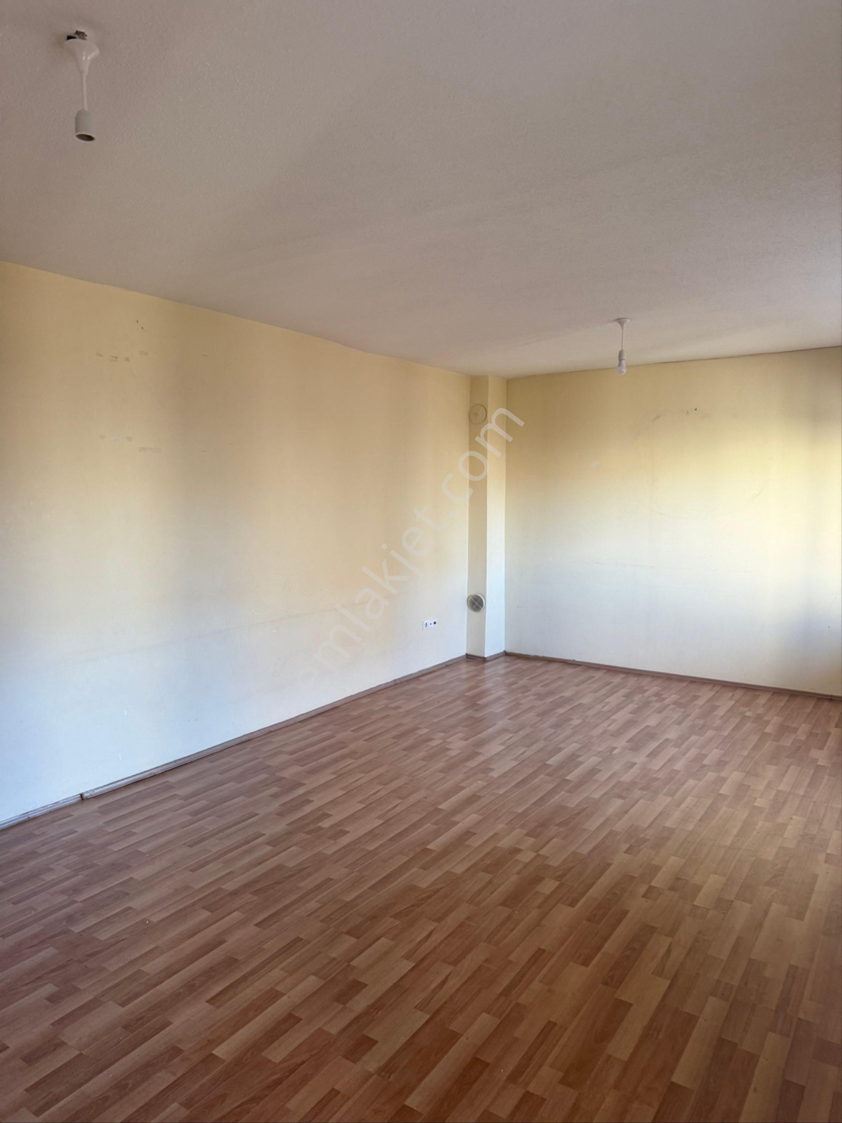 Silifke Toki Evlerinde Geniş 3+1 Kiralık Daire