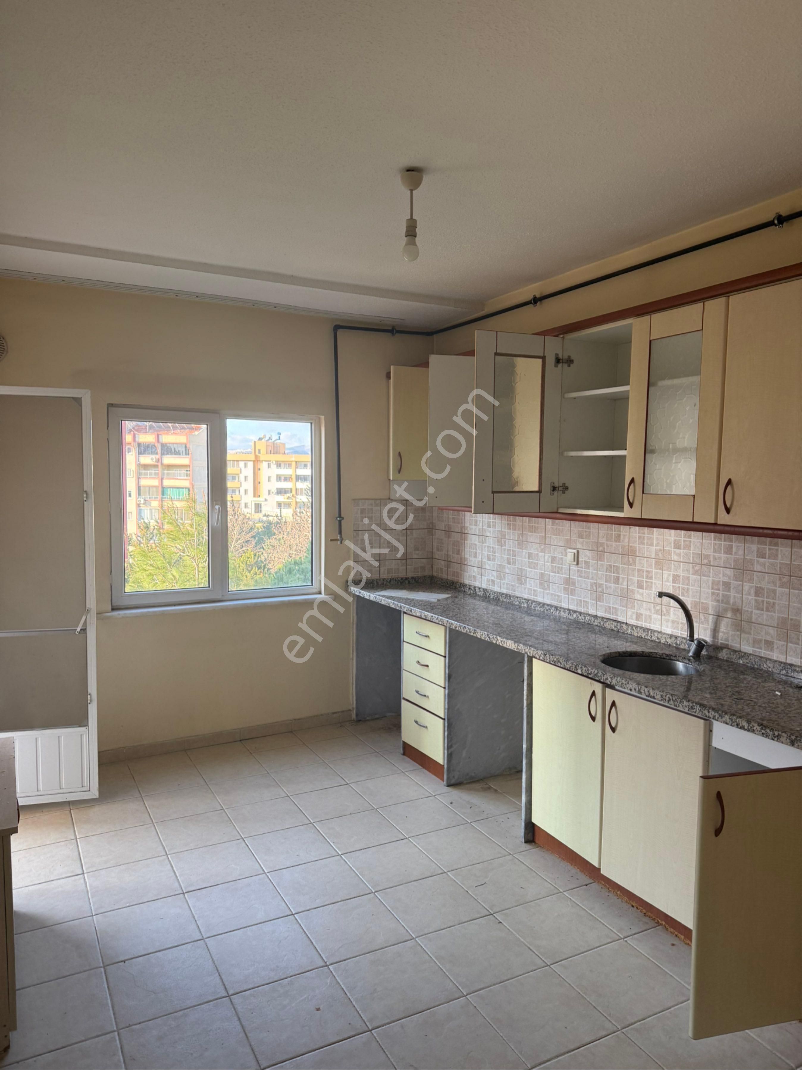 Silifke Toki Evlerinde Geniş 3+1 Kiralık Daire - Görsel 4