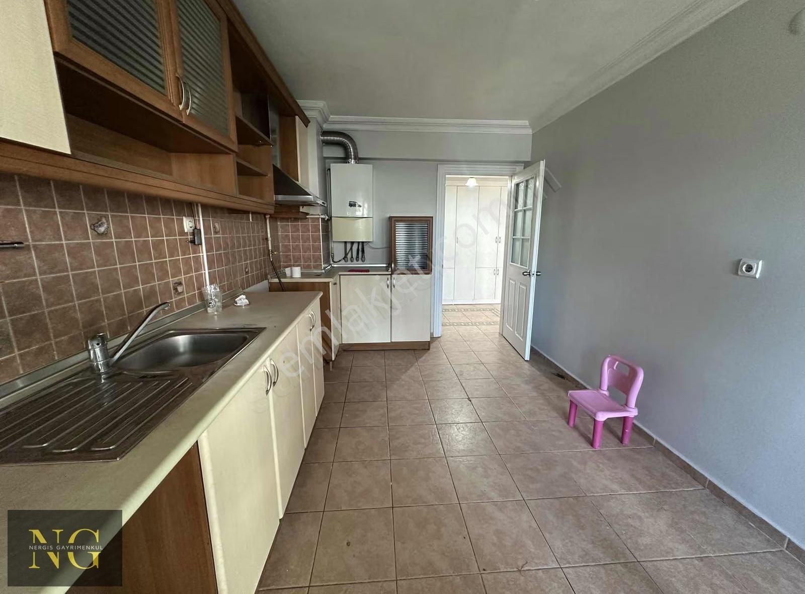 Nergisden Kiralık Fsm Bulvarda Acıbadem Yanında 3+1 170 M2 Daire - Görsel 21
