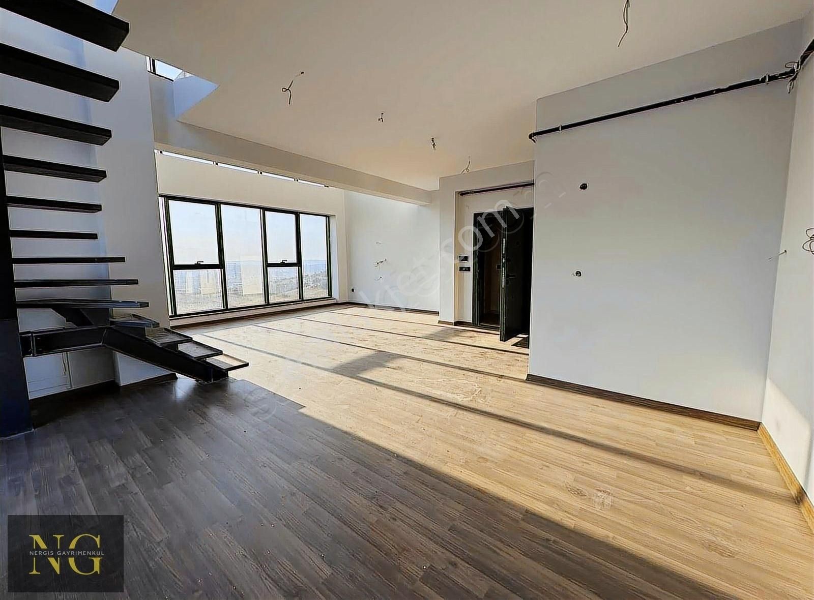 Nergisden Satılık Havuzlu Güvenlikli Site Loft Manzaralı Daire - Görsel 5