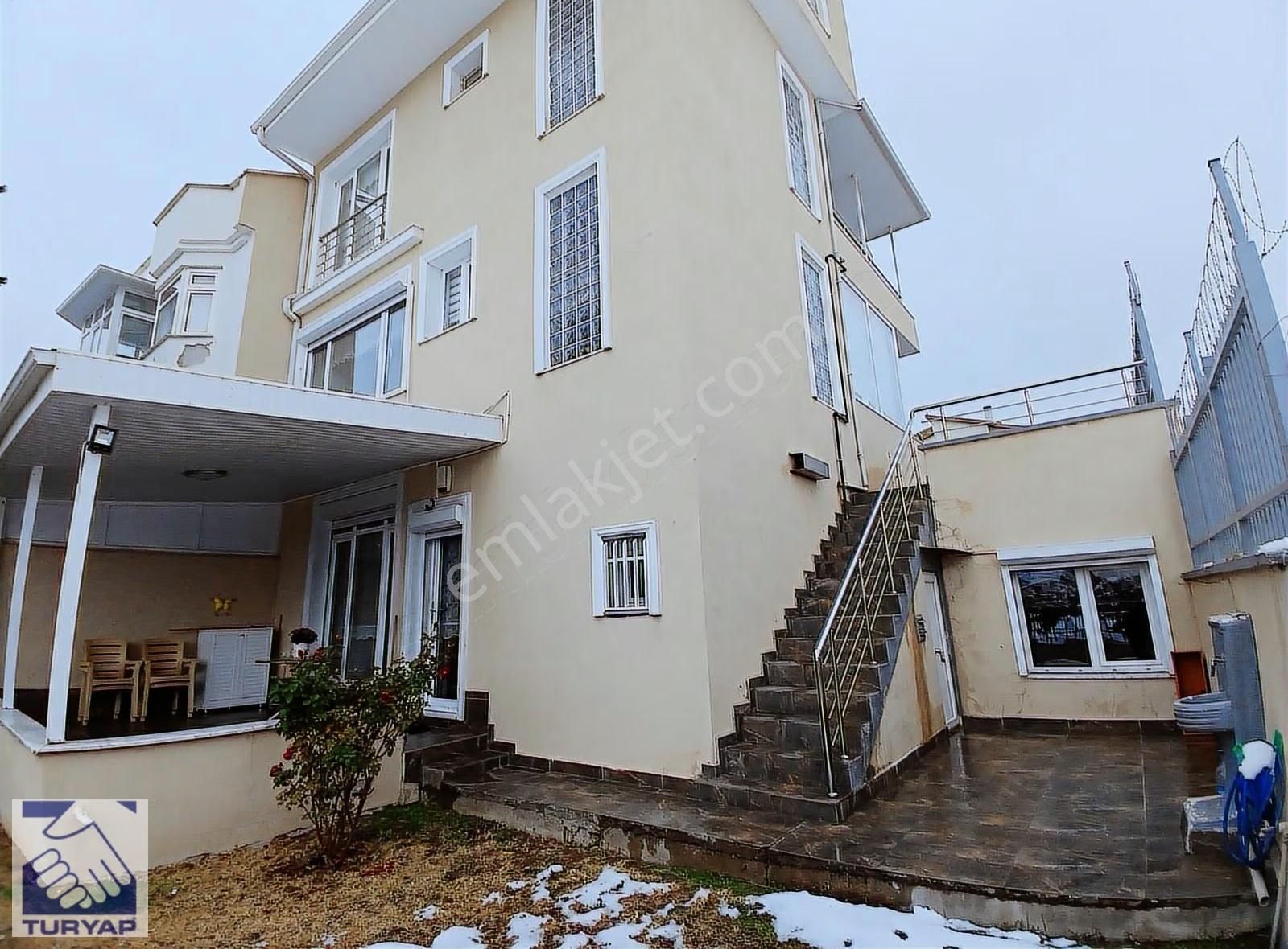 İlko Sitesinde Manzaralı Özel Tasarlanmış Satılık Fırsat Villa - Görsel 15