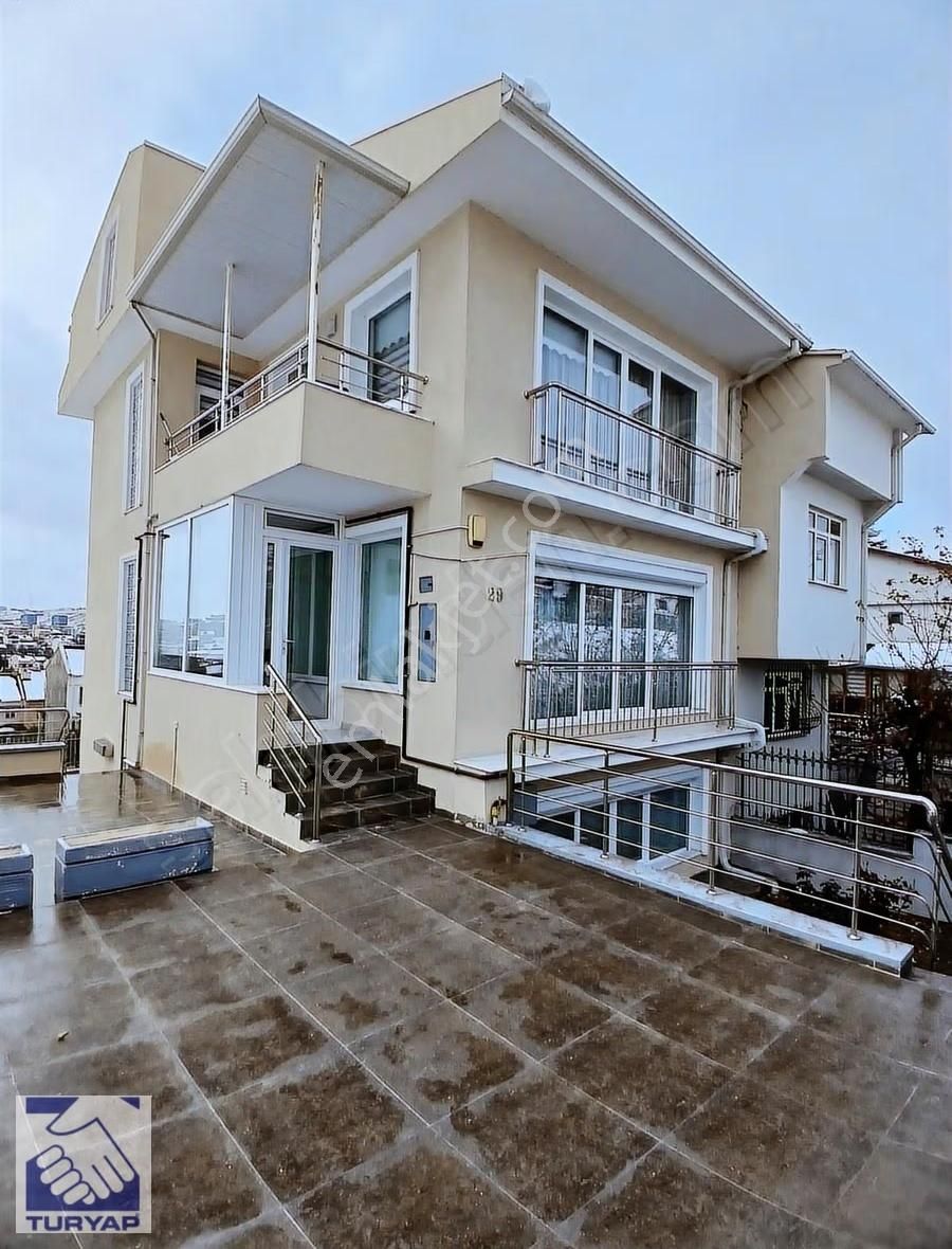 İlko Sitesinde Manzaralı Özel Tasarlanmış Satılık Fırsat Villa - Görsel 12