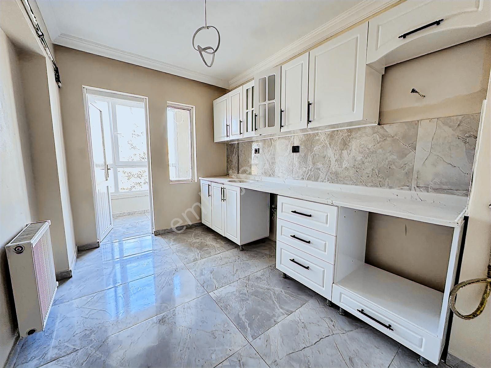 Şentürk Gayrimenkul'den//1.kat**fırsat Daire//full Yapılı!!