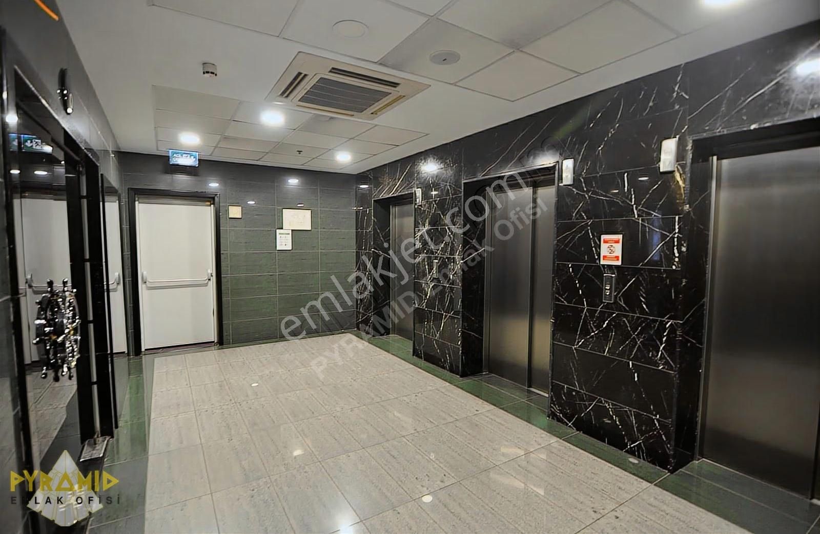 1 Levent Plaza Pyramıd'den Tam Kat 895m2 Lüx Ofis - Görsel 20
