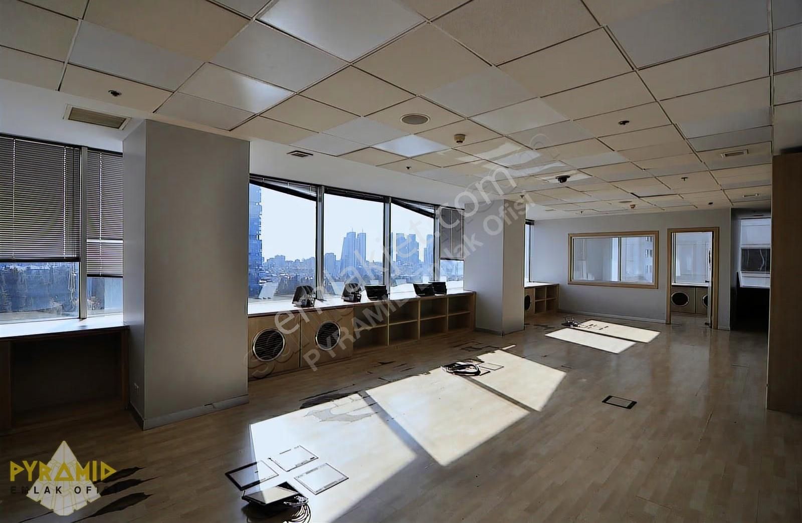 1 Levent Plaza Pyramıd'den Tam Kat 895m2 Lüx Ofis - Görsel 14
