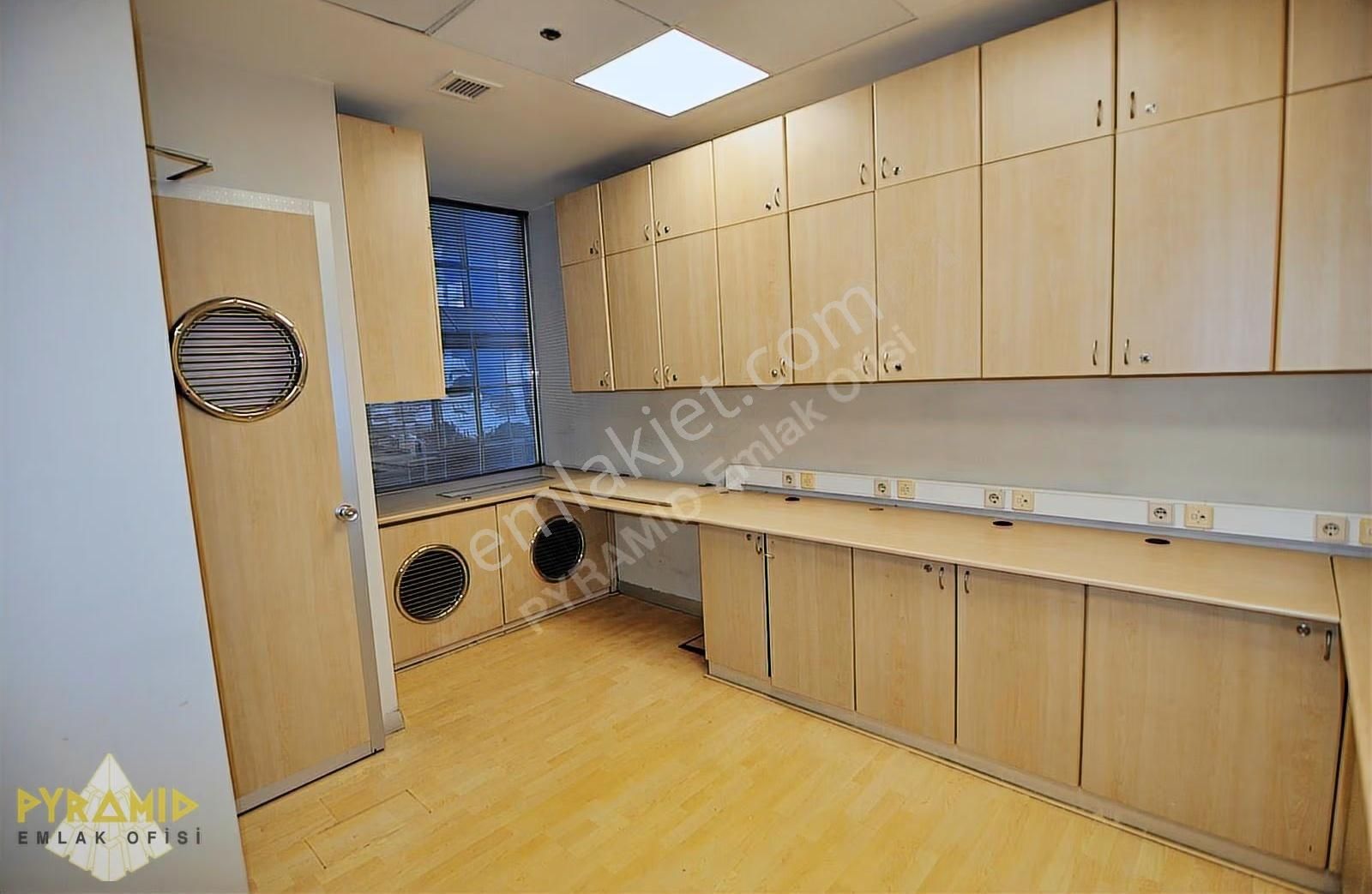 1 Levent Plaza Pyramıd'den Tam Kat 895m2 Lüx Ofis - Görsel 18