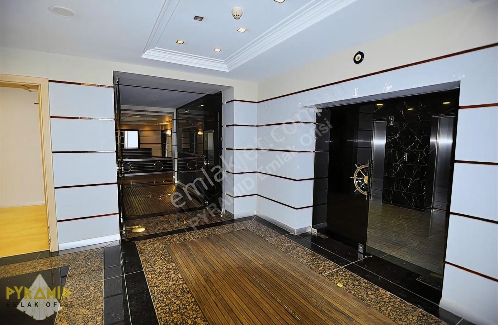 1 Levent Plaza Pyramıd'den Tam Kat 895m2 Lüx Ofis - Görsel 19