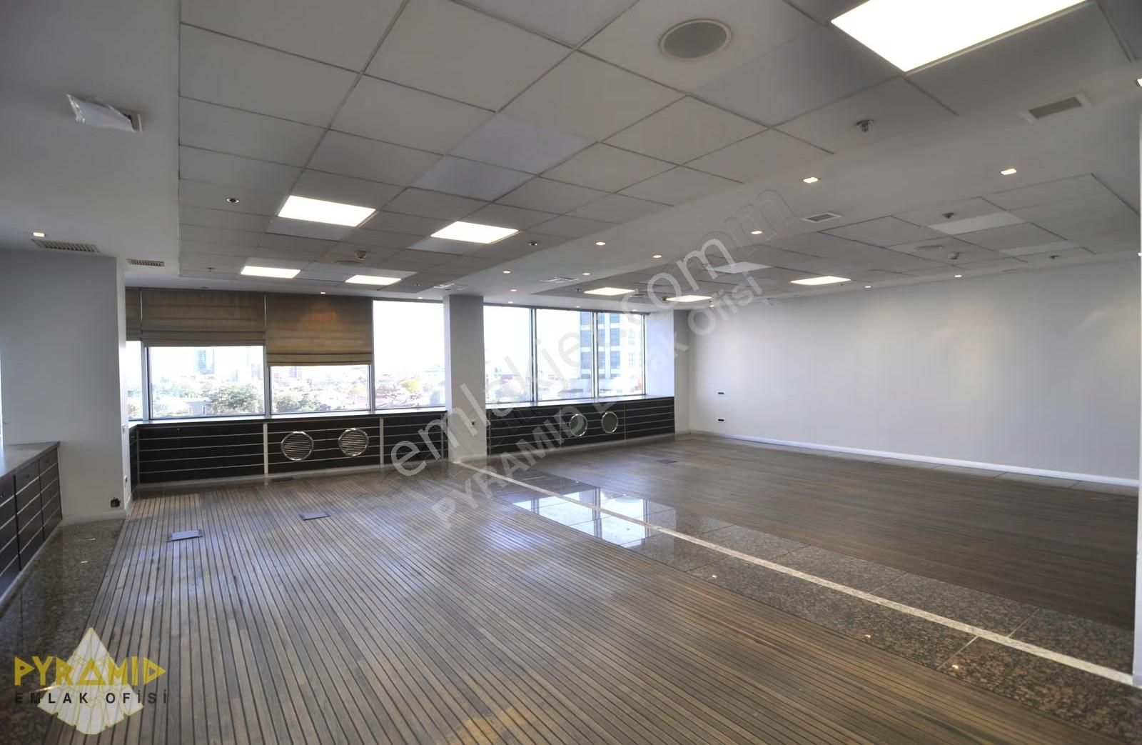 1 Levent Plaza Pyramıd'den Tam Kat 895m2 Lüx Ofis