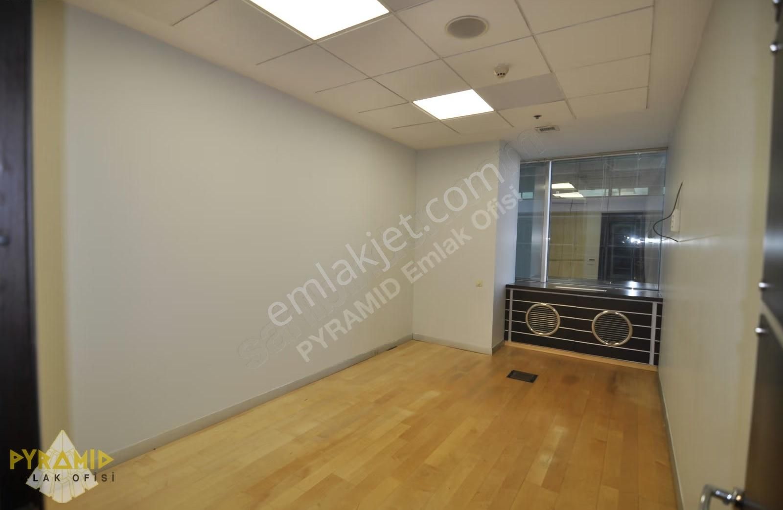 1 Levent Plaza Pyramıd'den Tam Kat 895m2 Lüx Ofis - Görsel 16