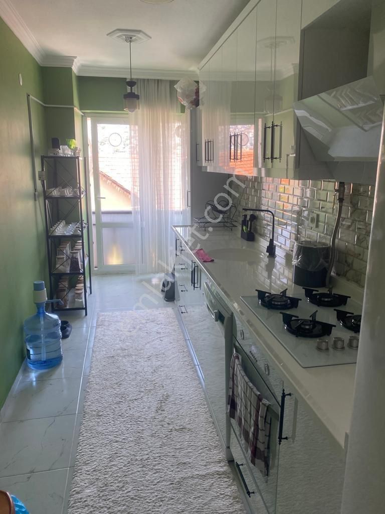 İzmir Bayraklı‘da Kapalı Mutfak 2 + 1 Sıfır Asansörlü Balkonlu Daire