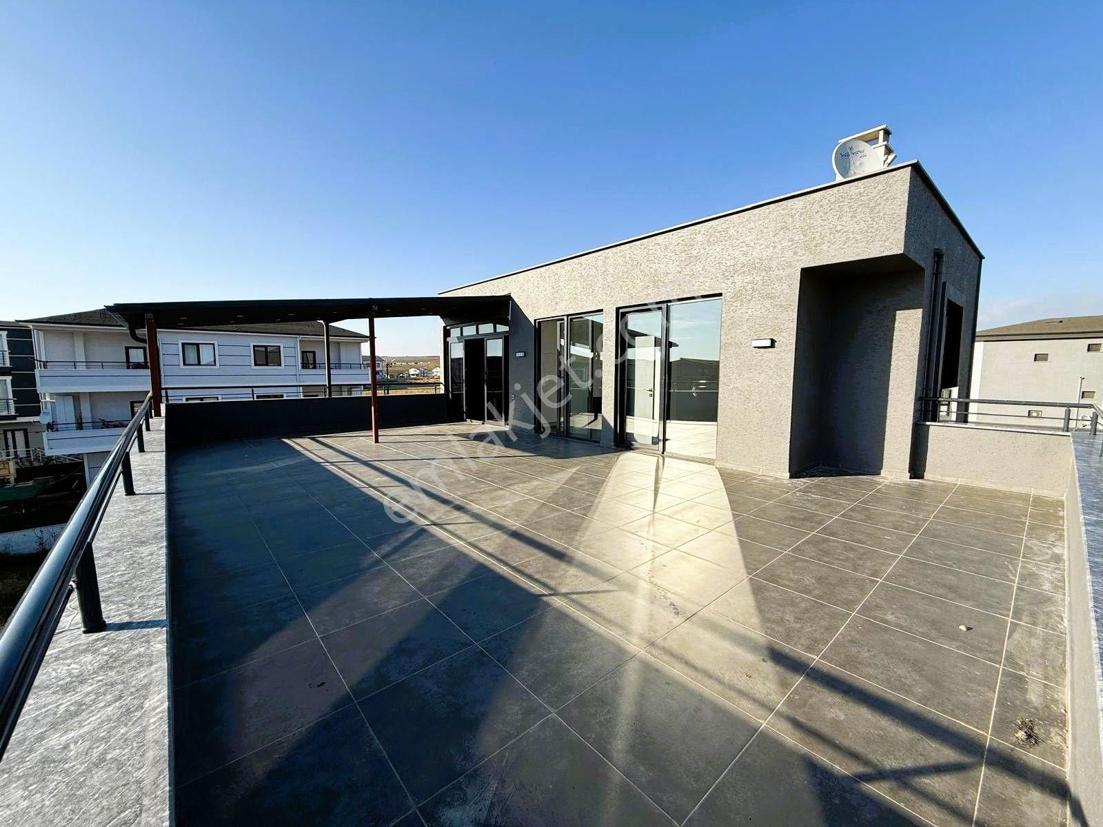 Yeniçiftlikte Deniz Manzaralı Havuzlu Ultra Lüx 6+2 Müstakil Villa Yazlık - Görsel 21