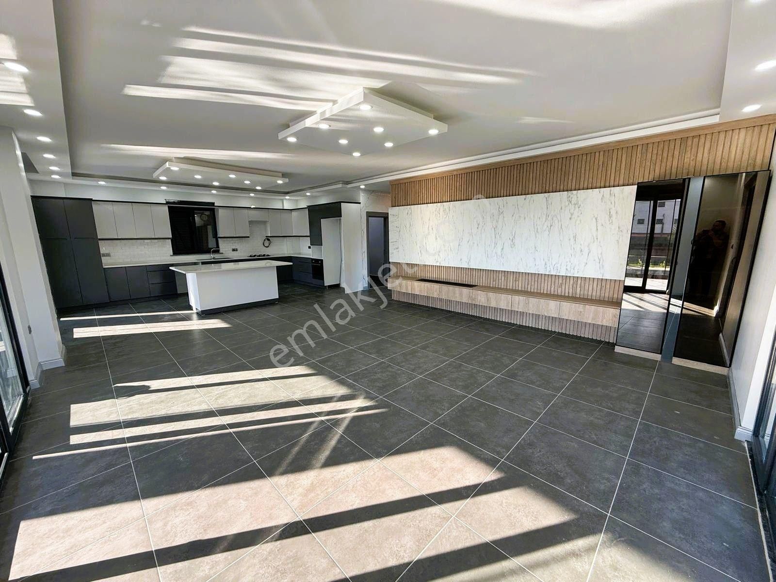 Yeniçiftlikte Deniz Manzaralı Havuzlu Ultra Lüx 6+2 Müstakil Villa Yazlık - Görsel 10