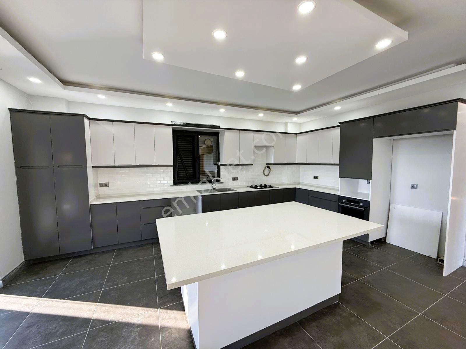 Yeniçiftlikte Deniz Manzaralı Havuzlu Ultra Lüx 6+2 Müstakil Villa Yazlık - Görsel 11