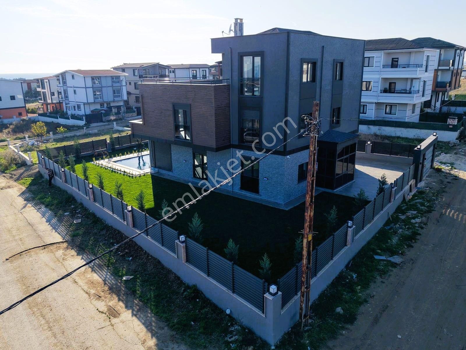 Yeniçiftlikte Deniz Manzaralı Havuzlu Ultra Lüx 6+2 Müstakil Villa Yazlık - Görsel 30